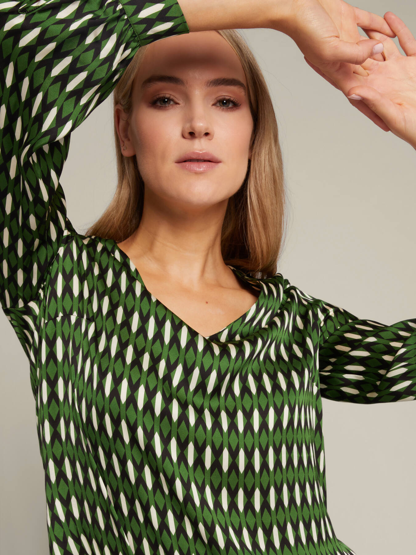Blouse with geometric print image number 4