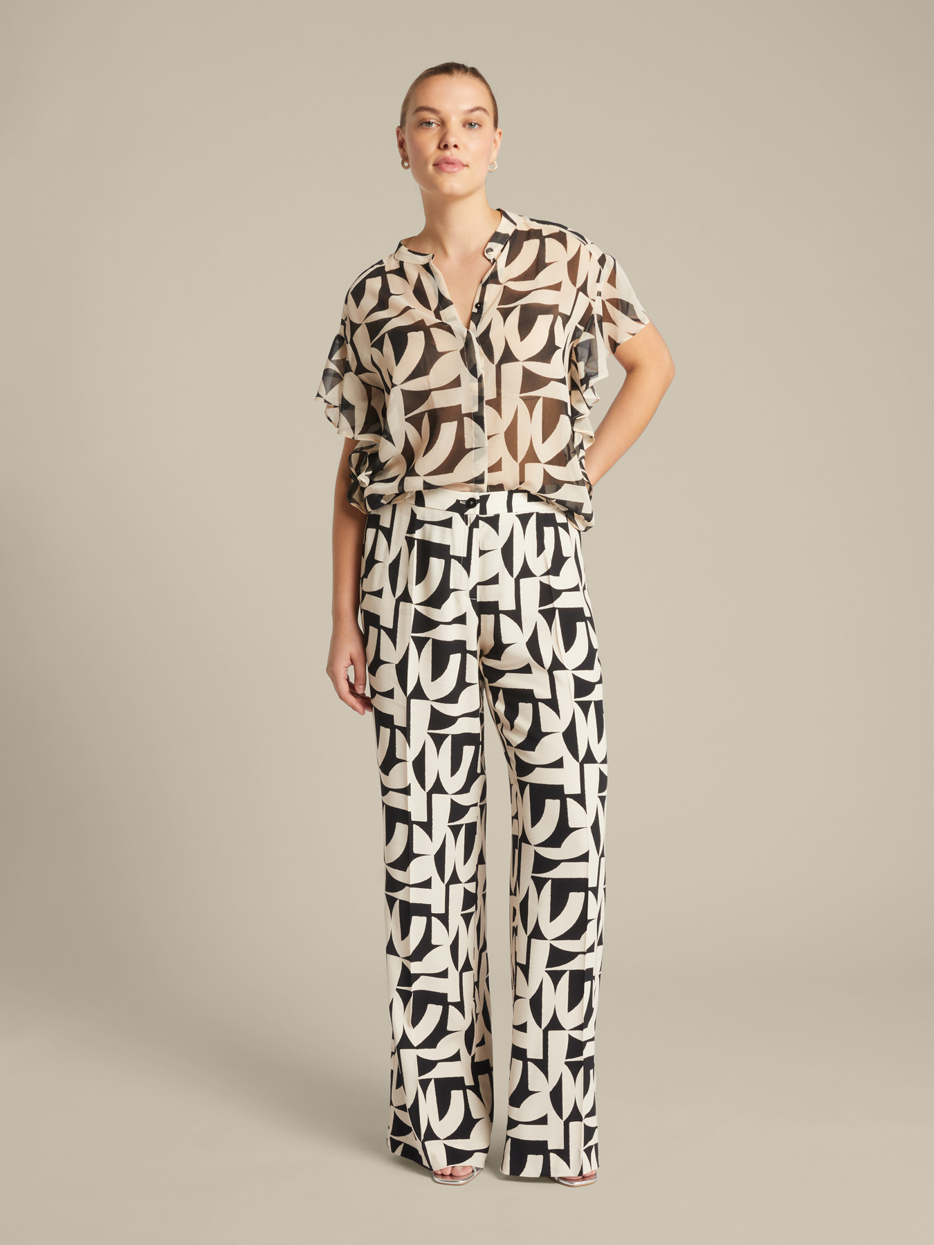 Printed ECOVERO&trade; viscose trousers image number 0