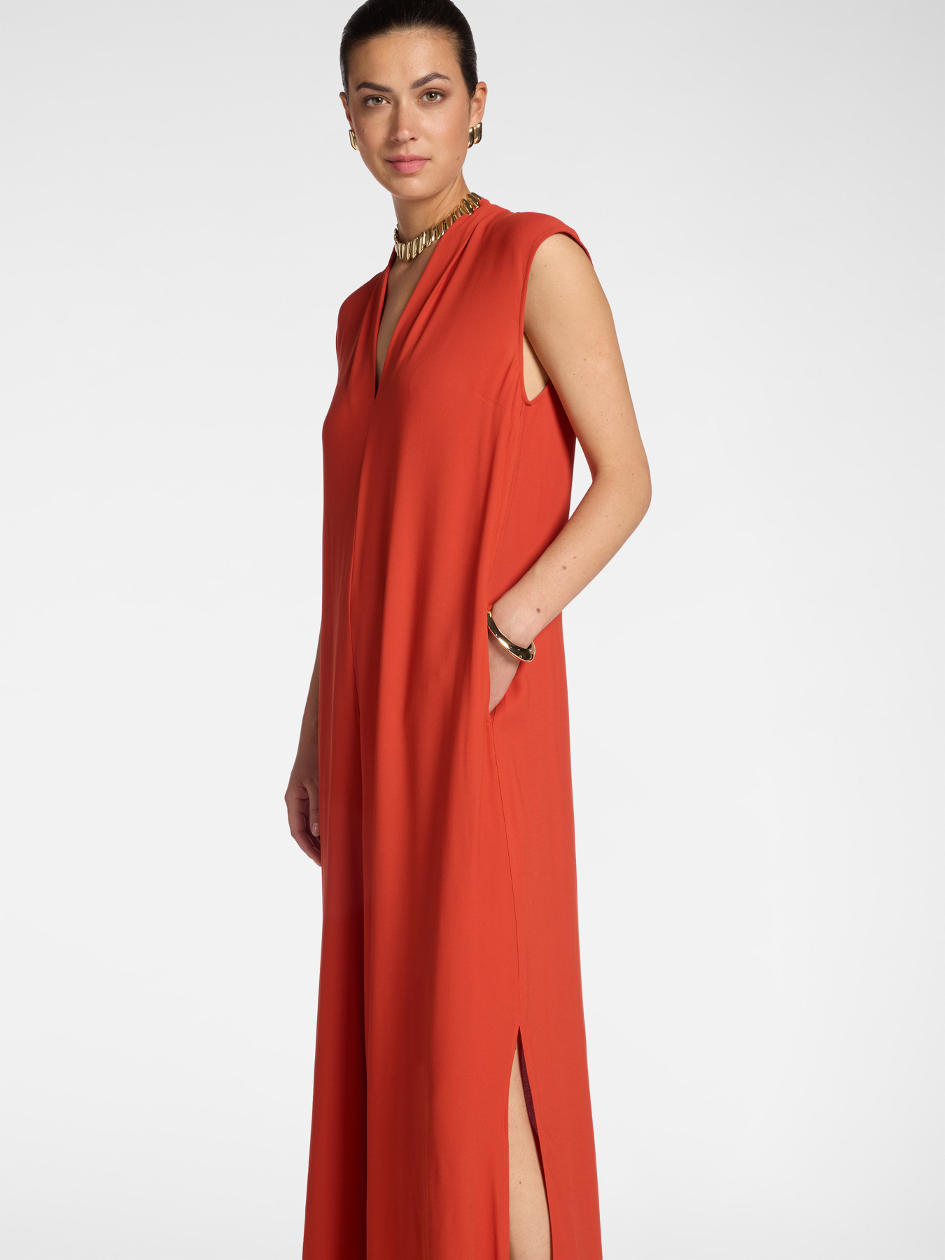 Sleeveless jumpsuit in cr&ecirc;pe de chine image number 2