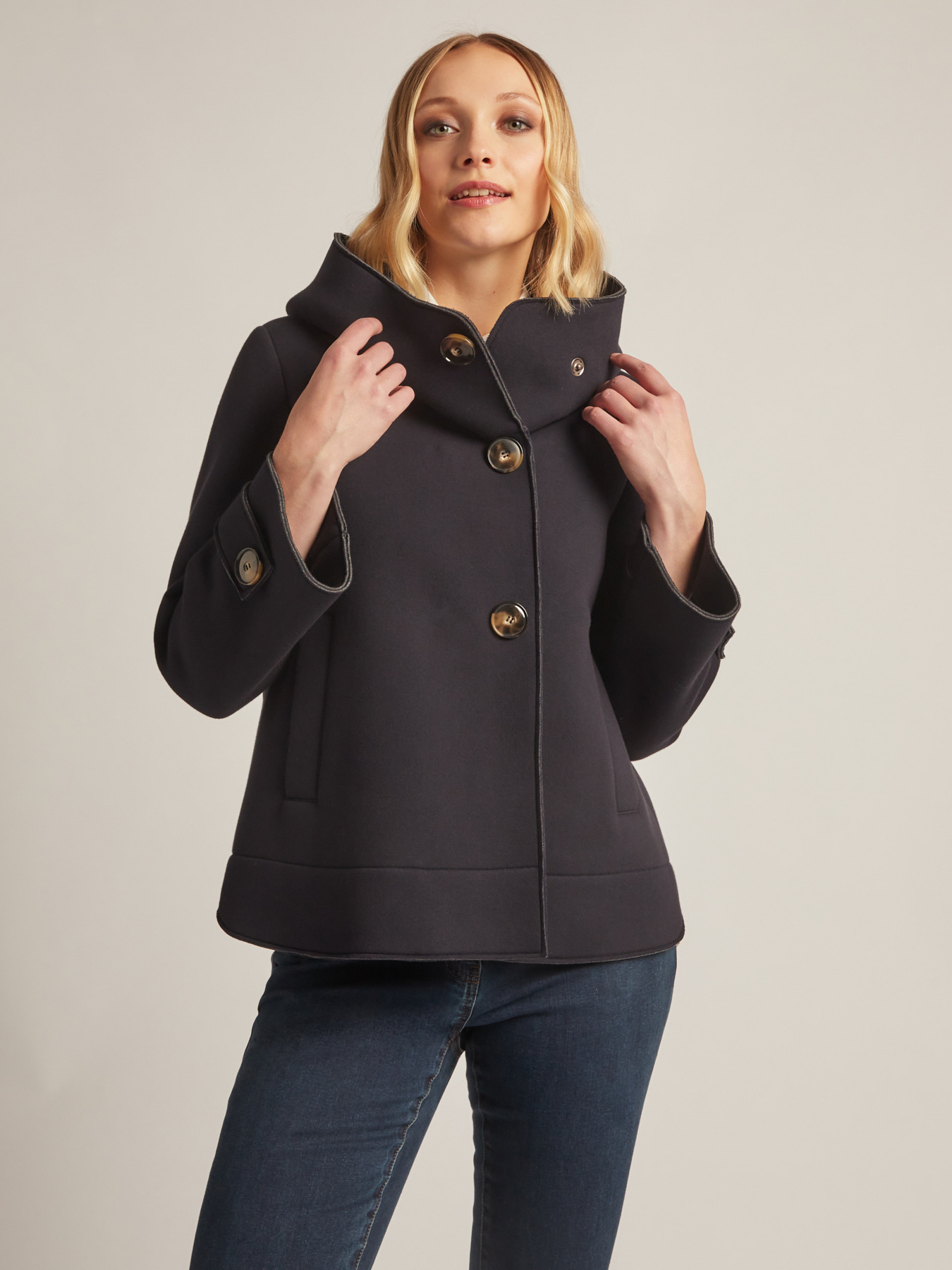 Chaqueta con cuello amplio image number 3