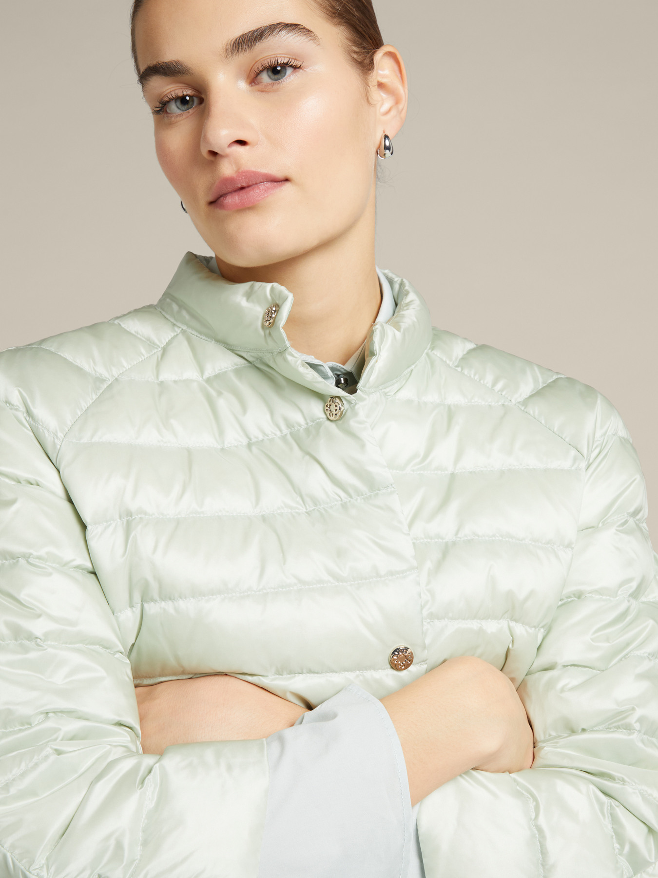 Short quilted recycled nylon down jacket image number 3