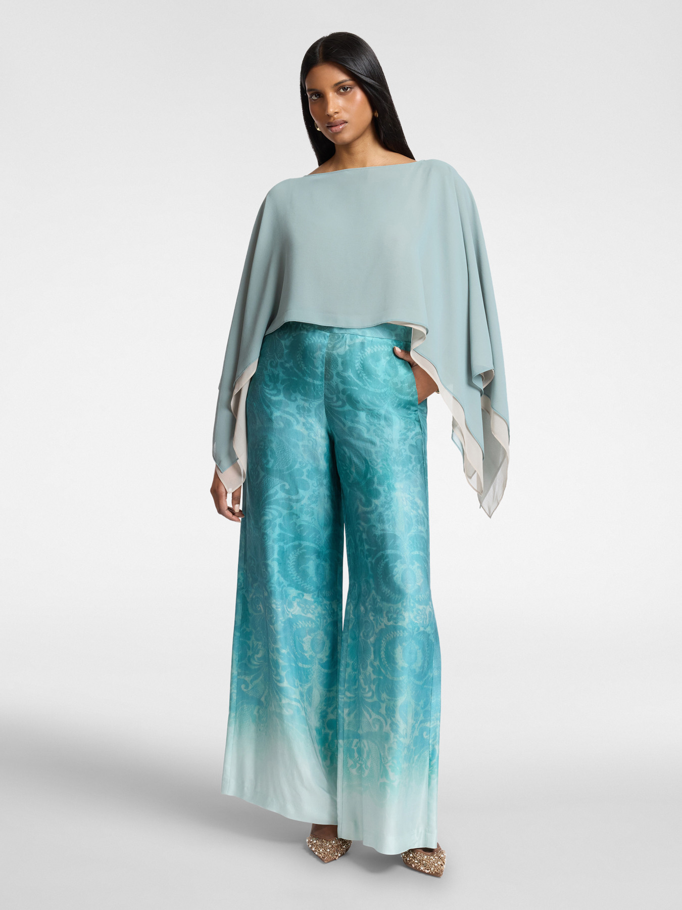 Doppelter Umhang aus Georgette image number 2