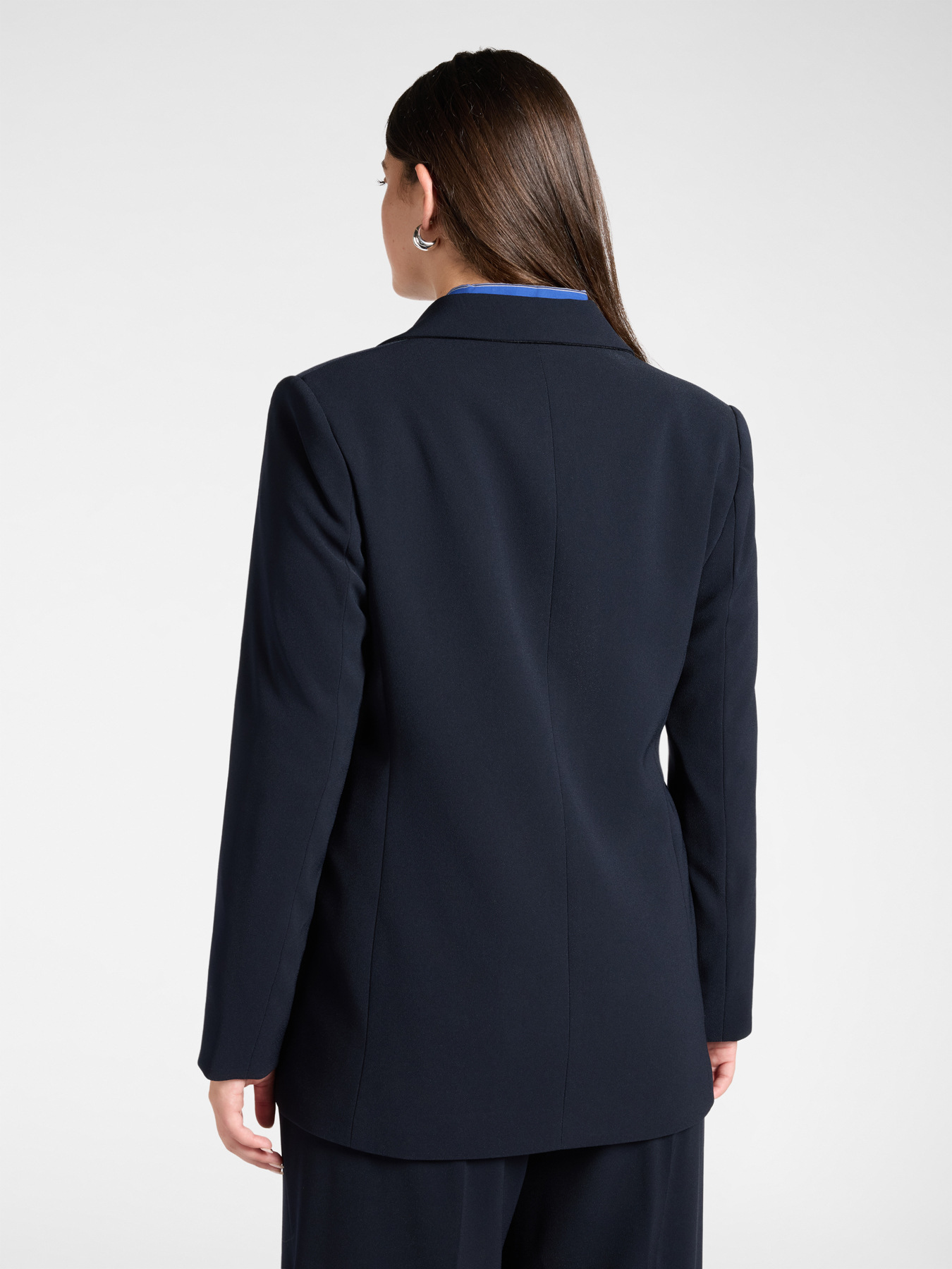 Blazer en cr&ecirc;pe avec bouton Monogram image number 1