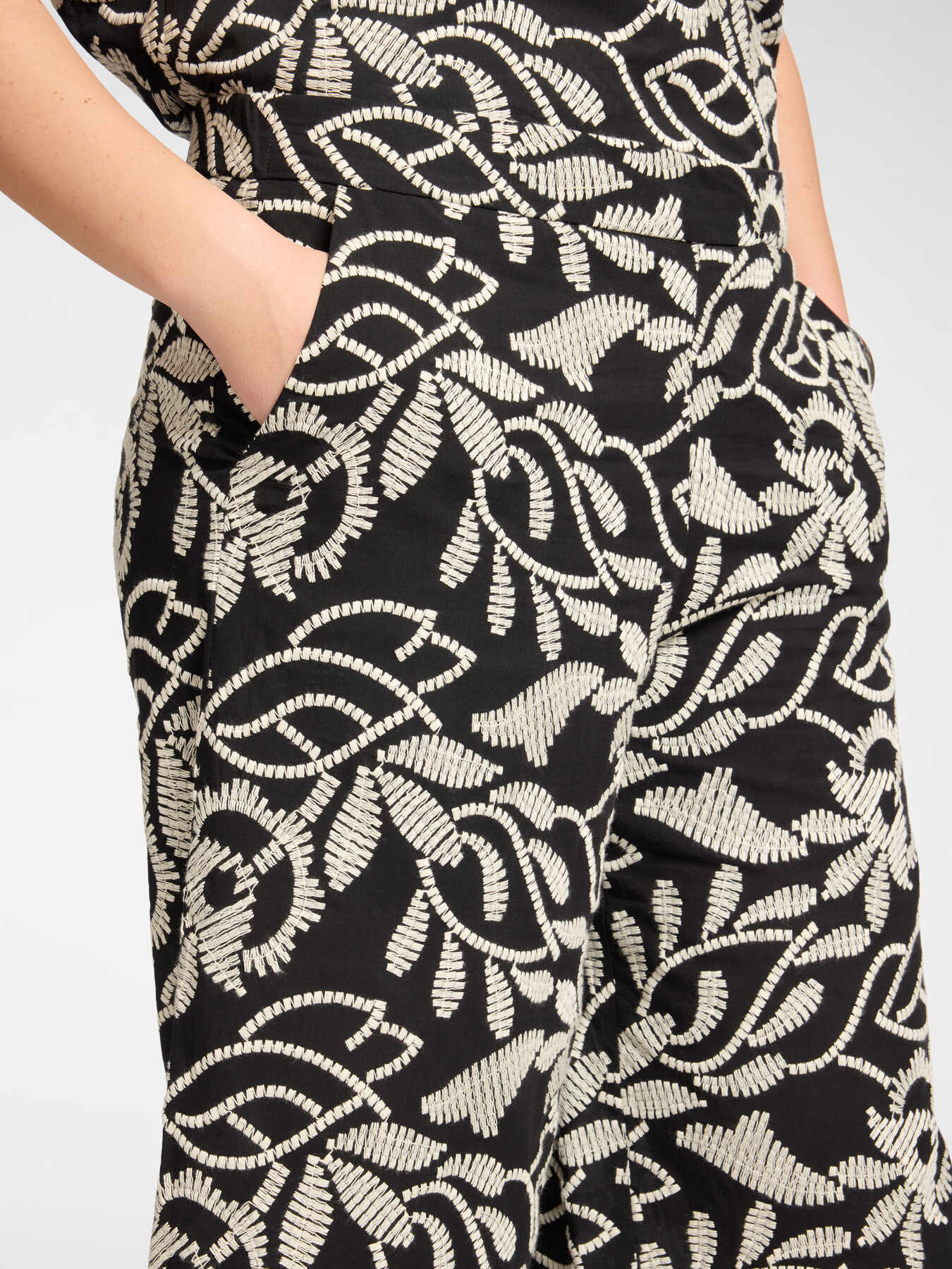 Bestickte Hose aus Voile image number 3