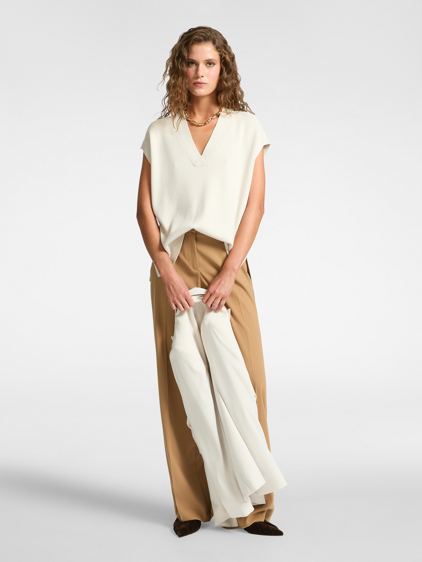 Gilet scollato a V image number 2