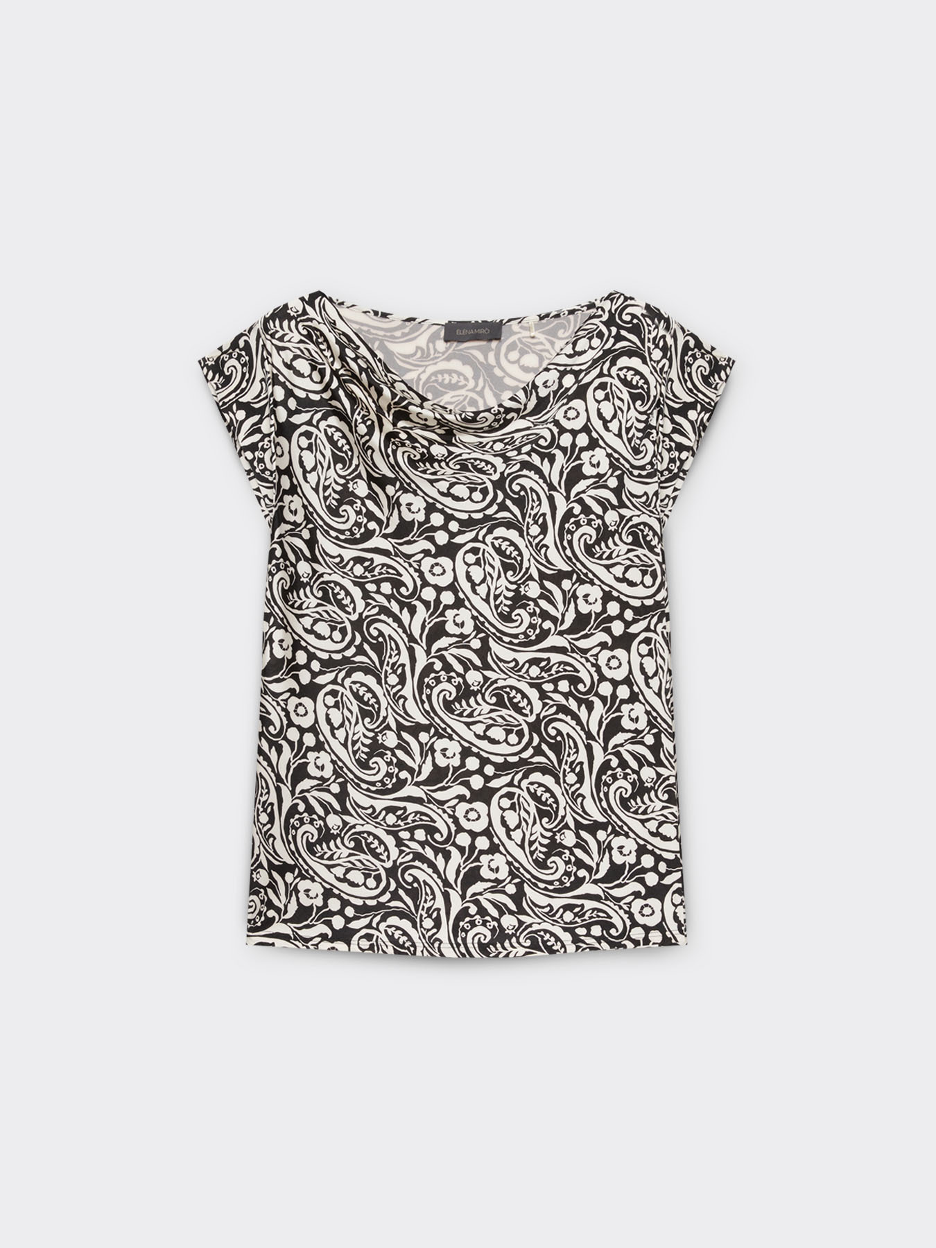 Camiseta estampada en blanco y negro image number 4