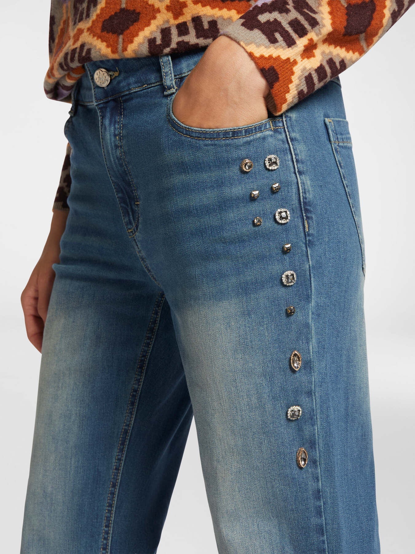 Regular jeans with studs image number 3