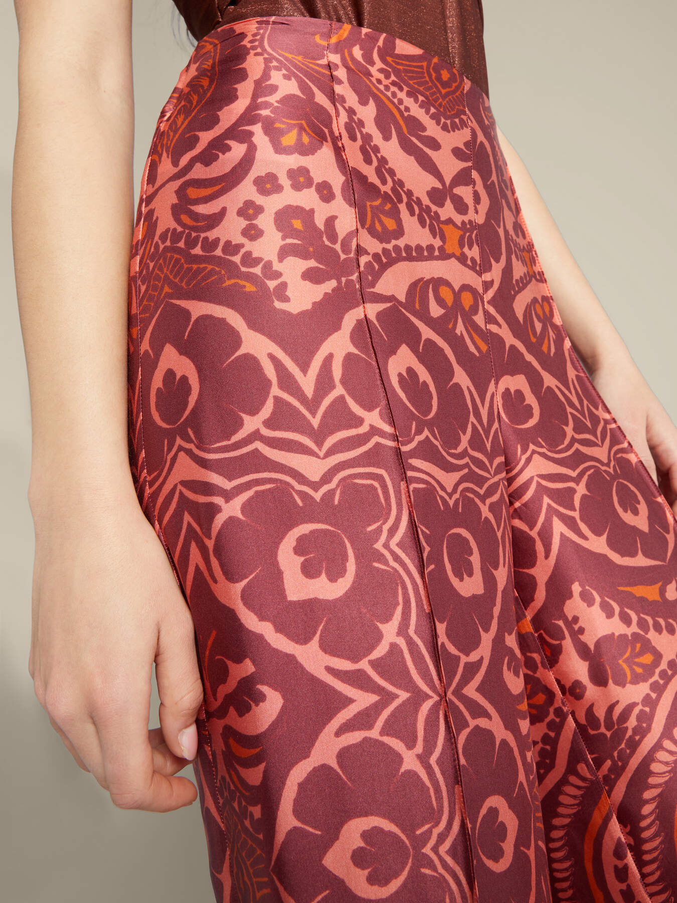 Pantalon cache-maillot imprim&eacute; image number 4