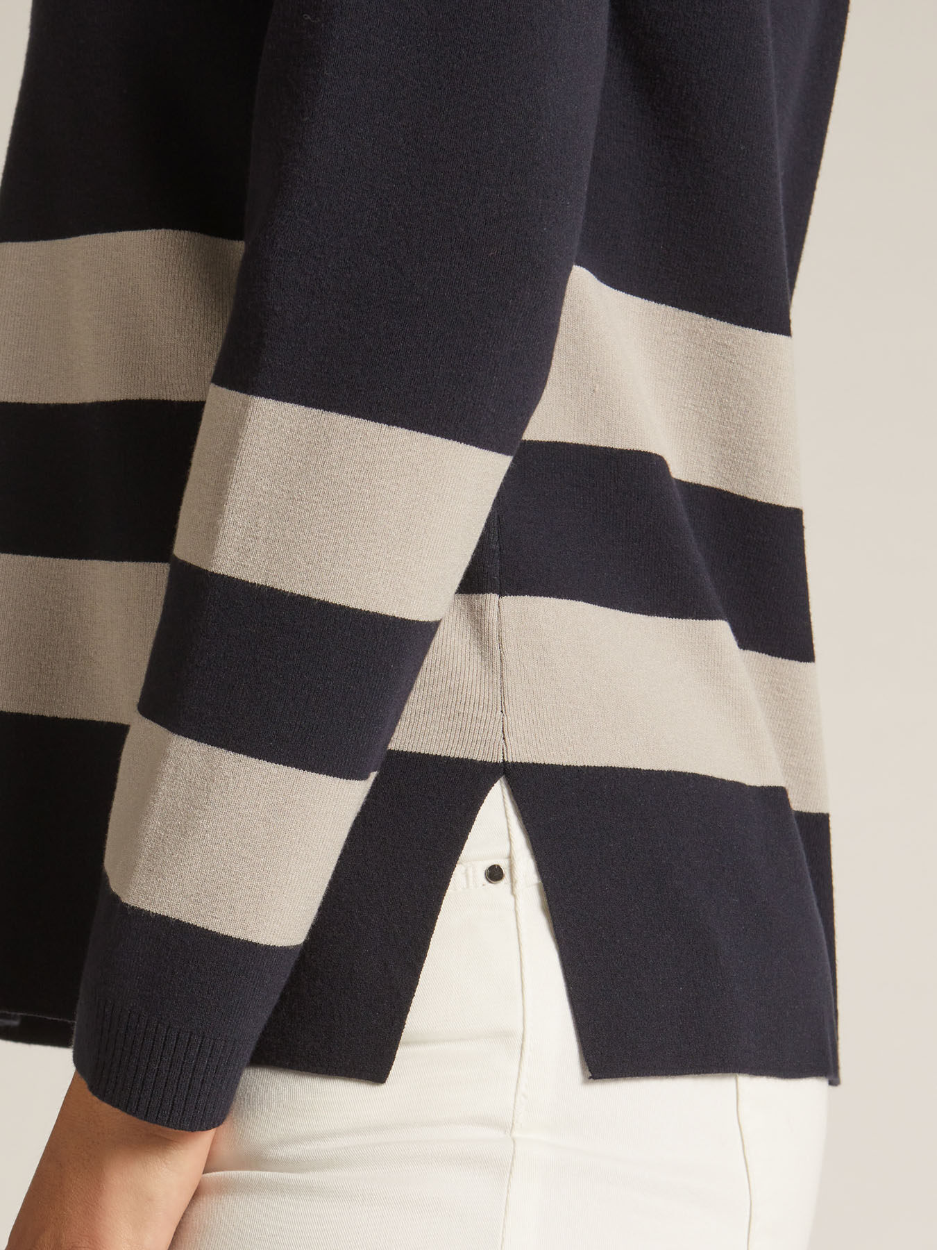 Camisola com riscas na parte inferior image number 3