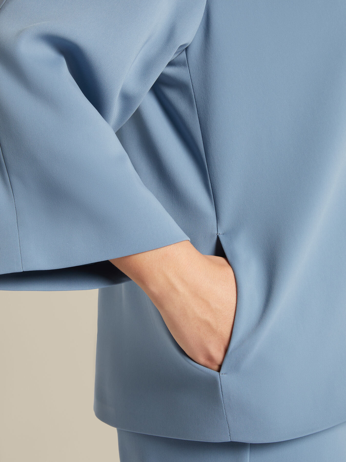 Elegant jacket image number 3