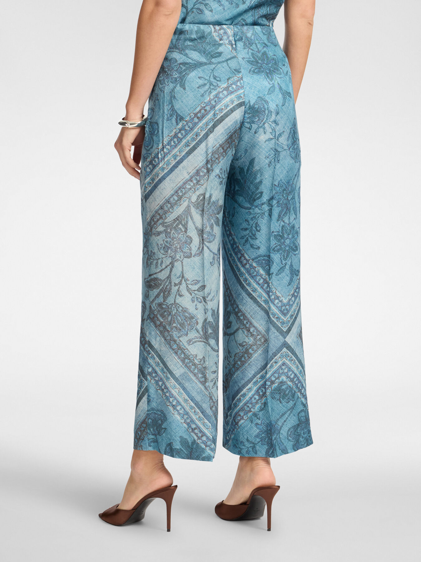 Pantaloni stampati in viscosa image number 1