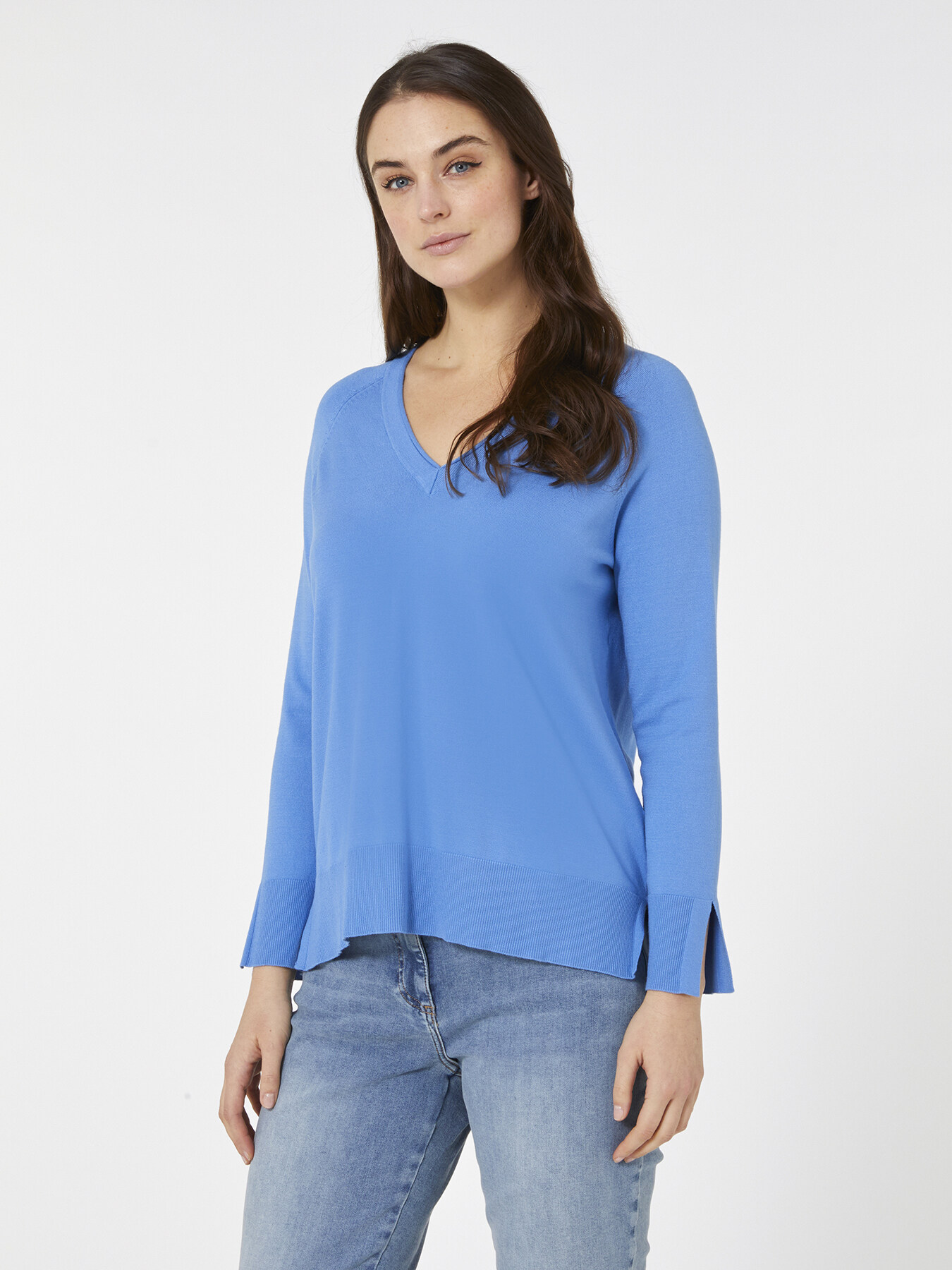 Maglia in viscosa con scollo a V image number 2