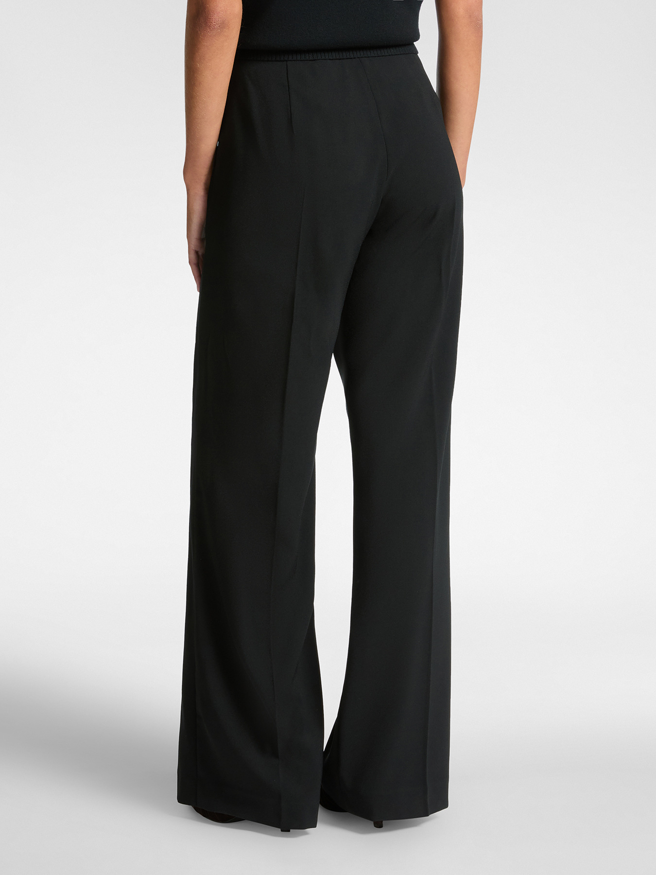 Pantalon en tissu cr&ecirc;pe extensible image number 1