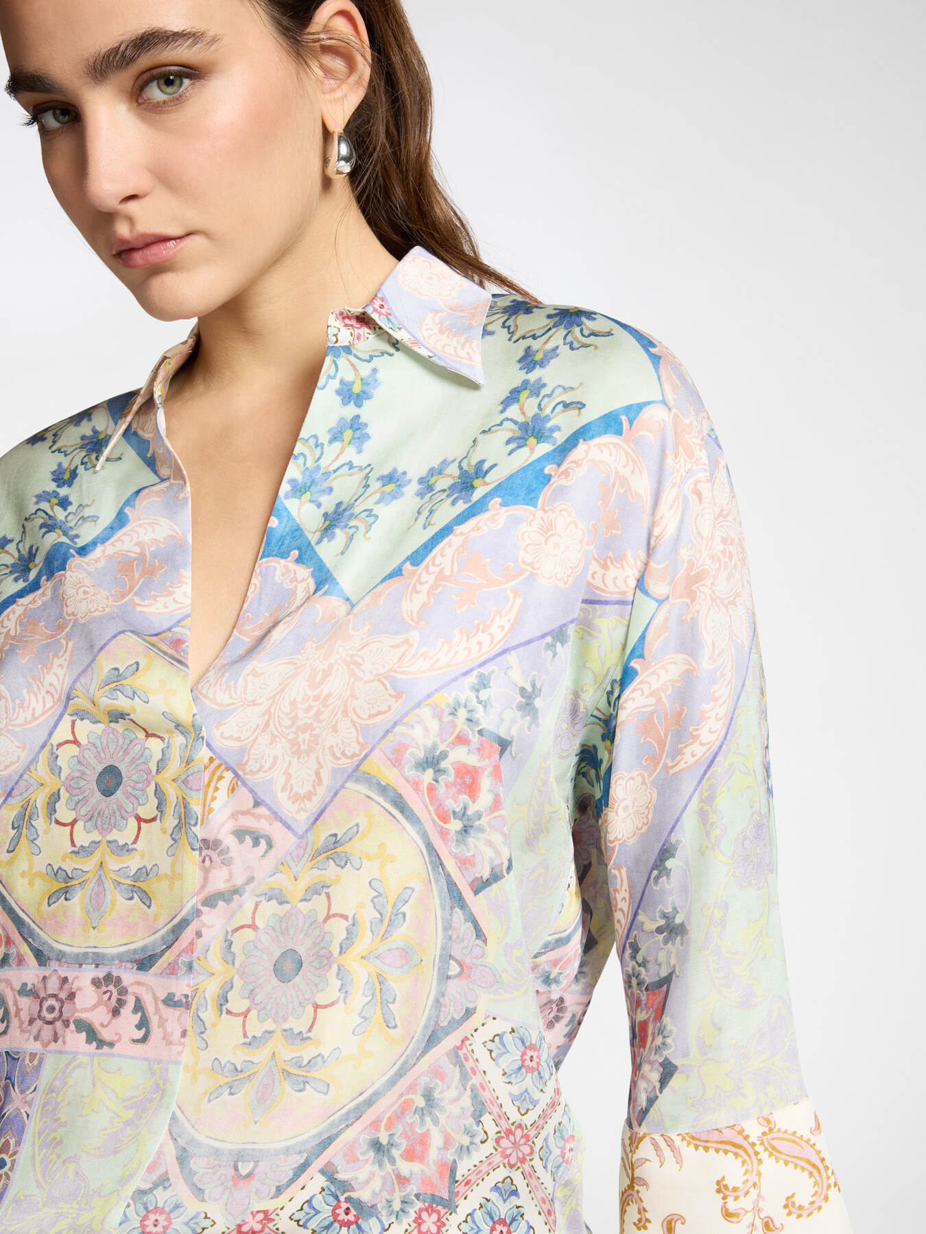 Camisa de viscose estampada image number 2