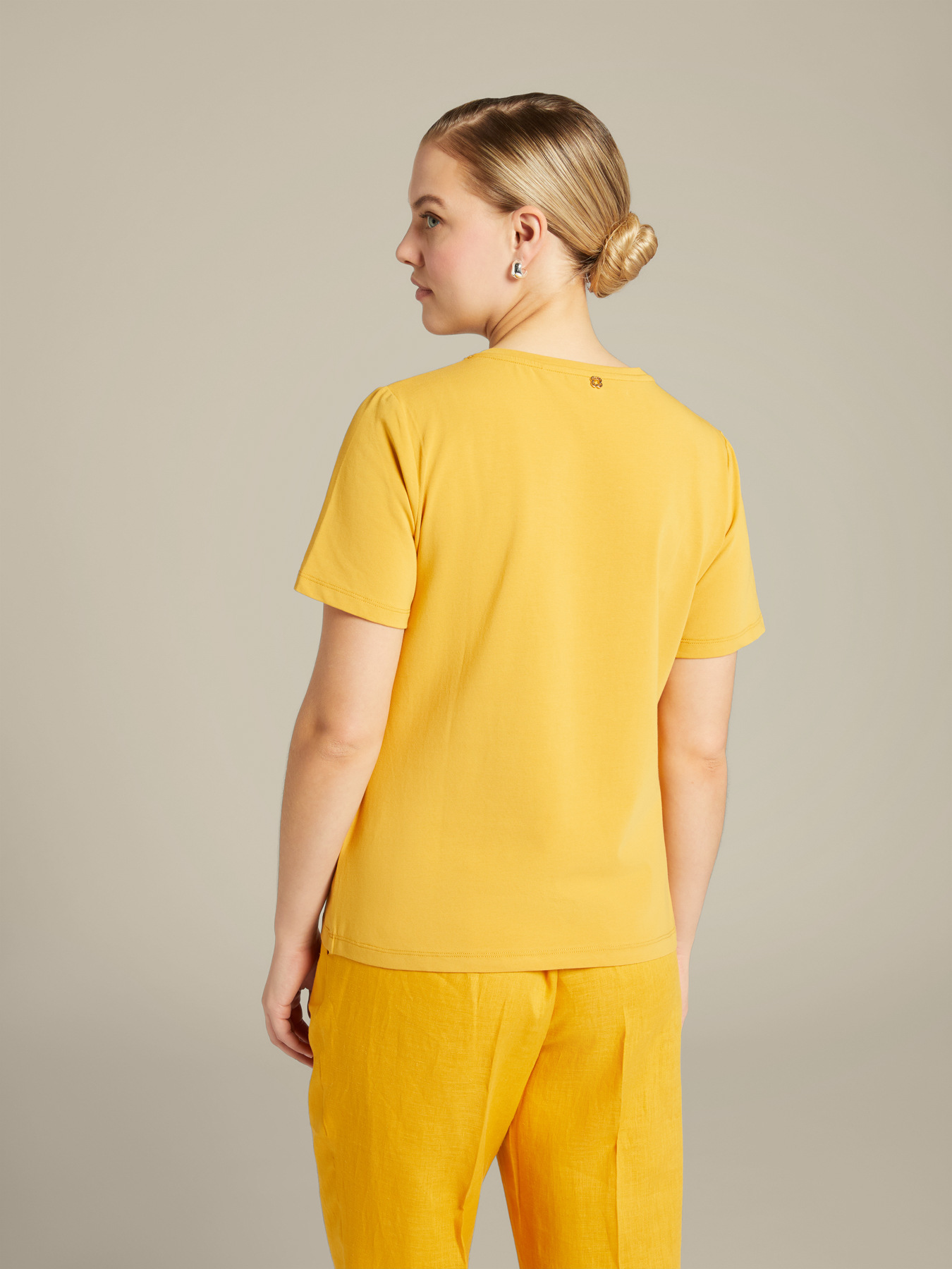 T-shirt brod&eacute; image number 1