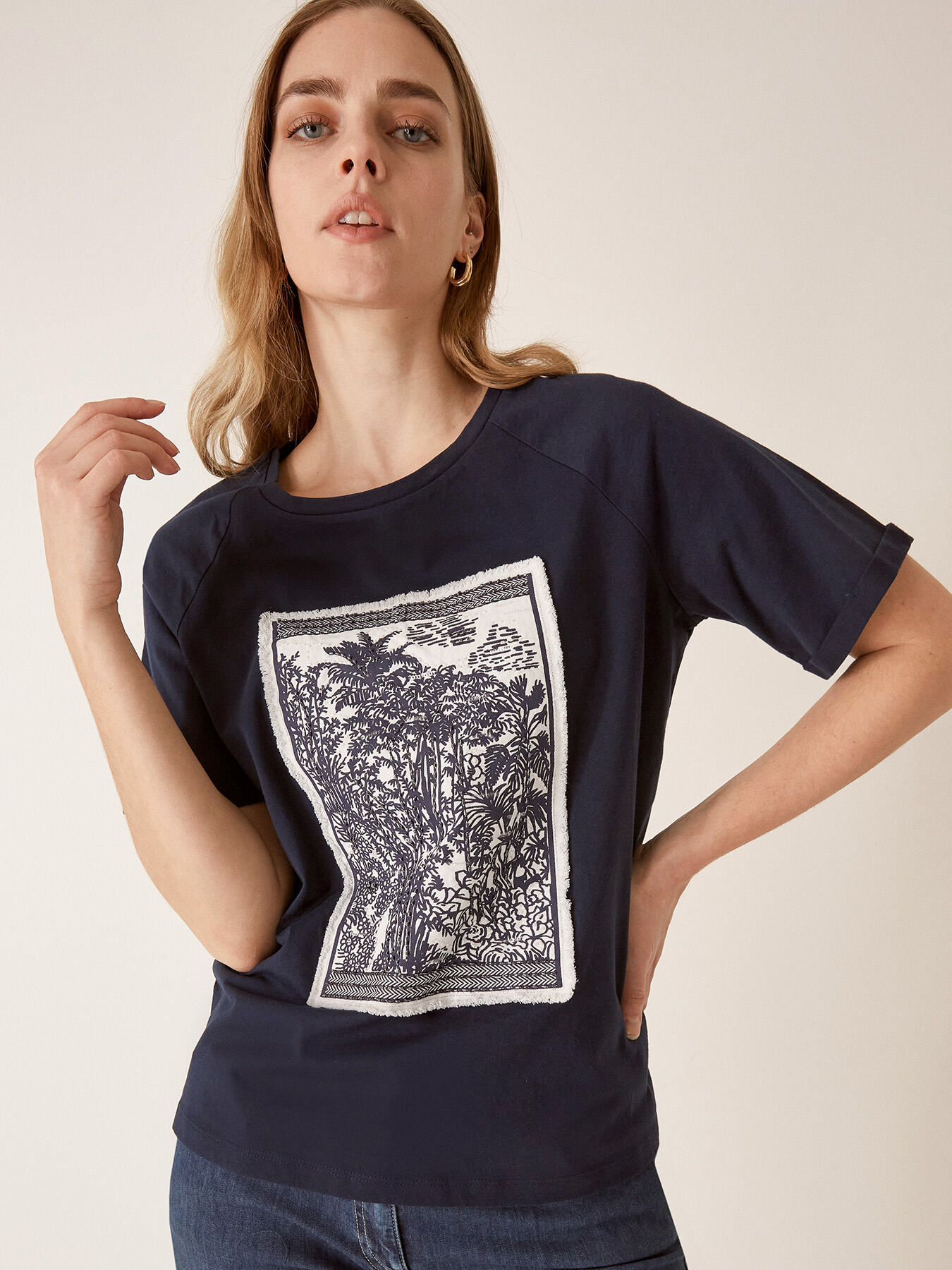 T-shirt with printed application and embroidery image number 0