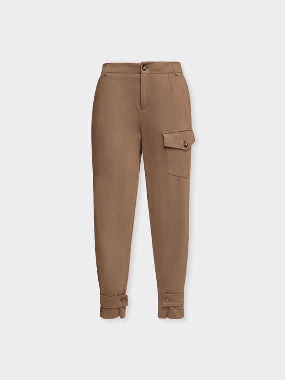 Pantalon avec poche et bretelles en bas