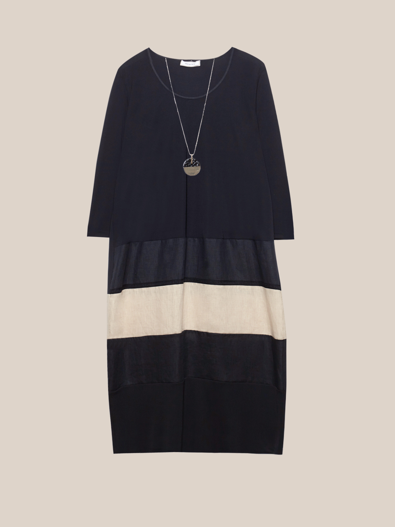 Vestido de rayas con collar image number 3