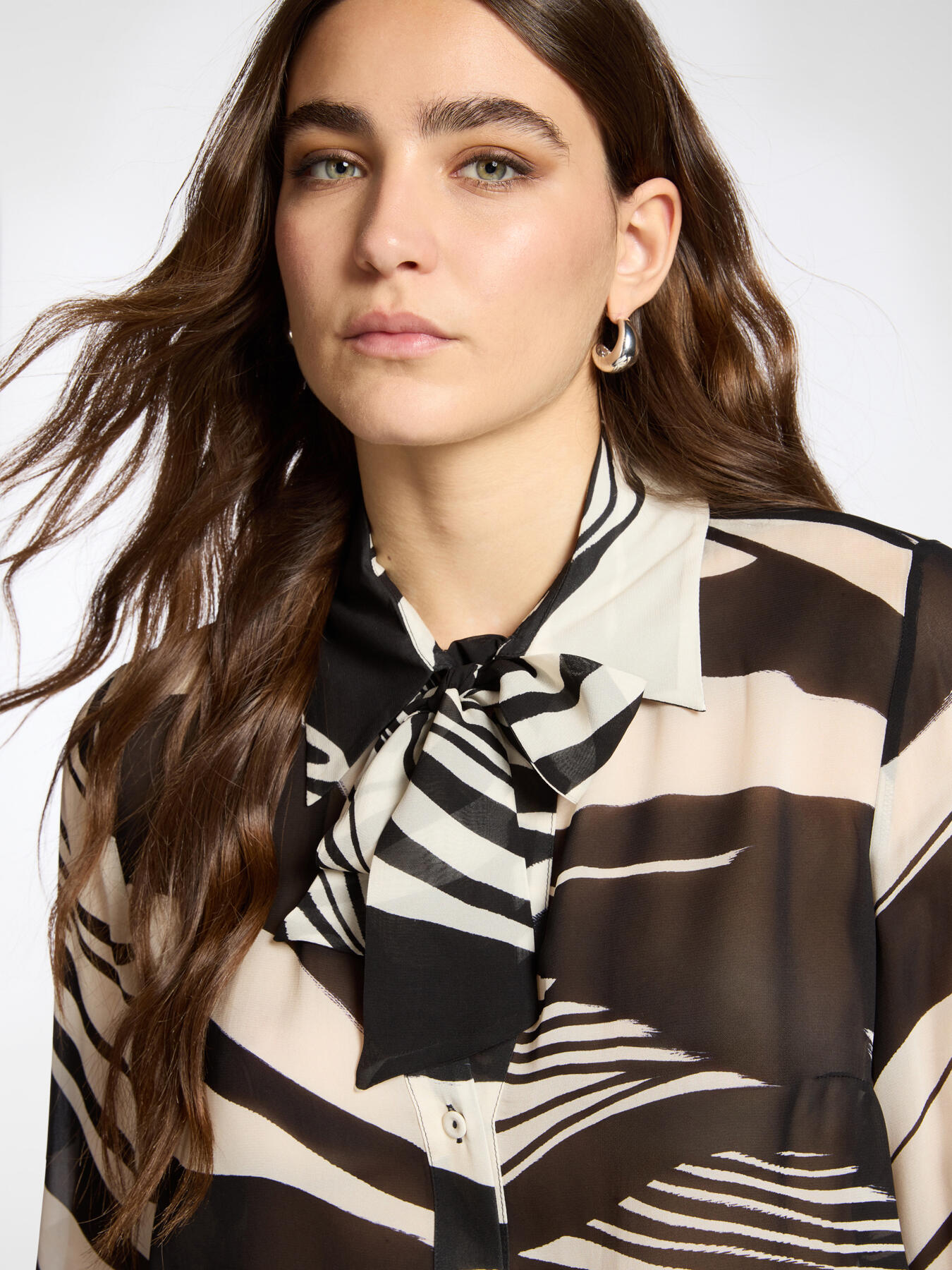 Printed georgette shirt with bow image number 3