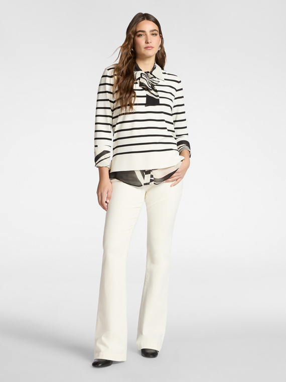 Pantaloni flare