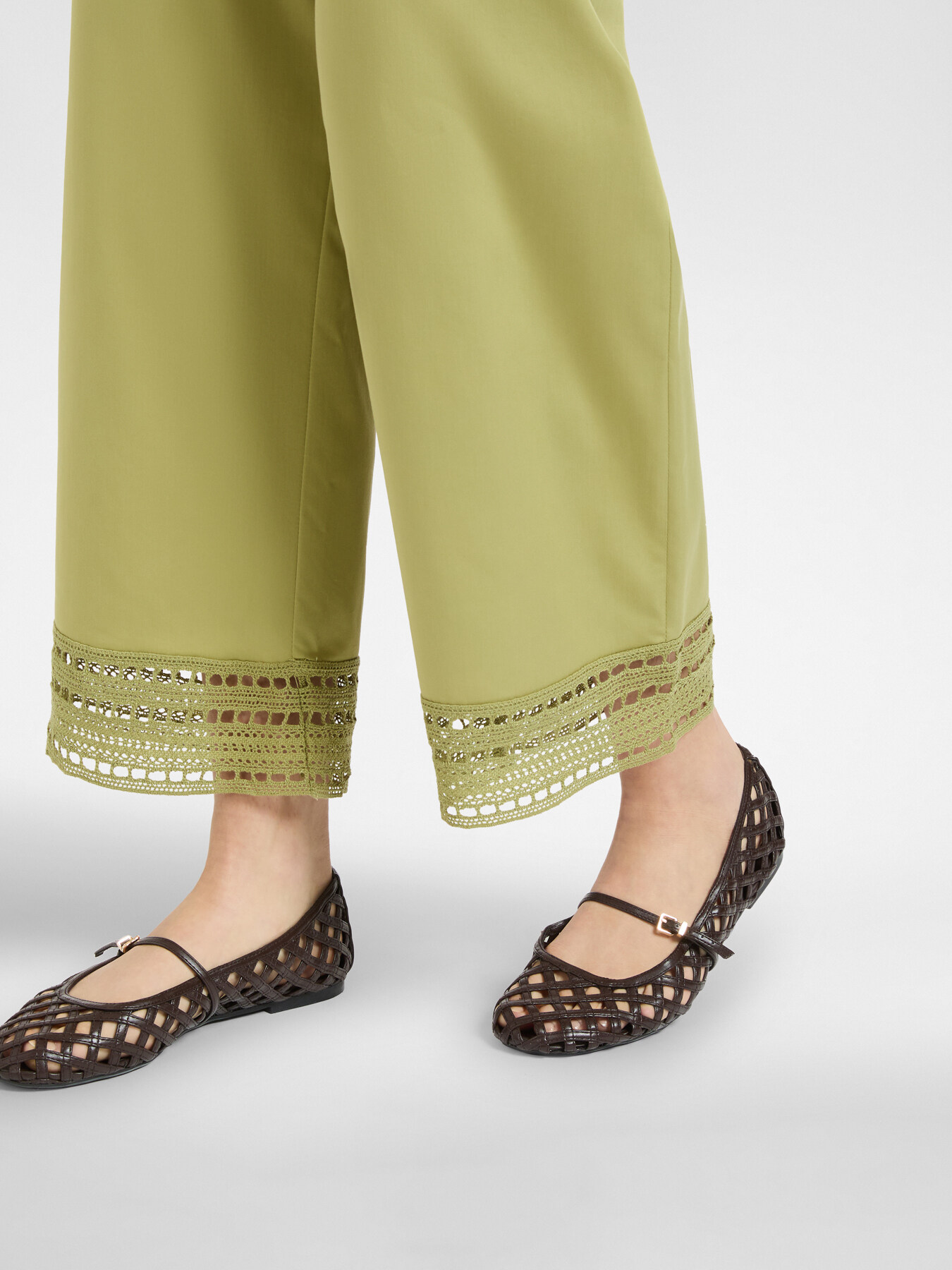 Mixed cotton trousers with lace image number 3