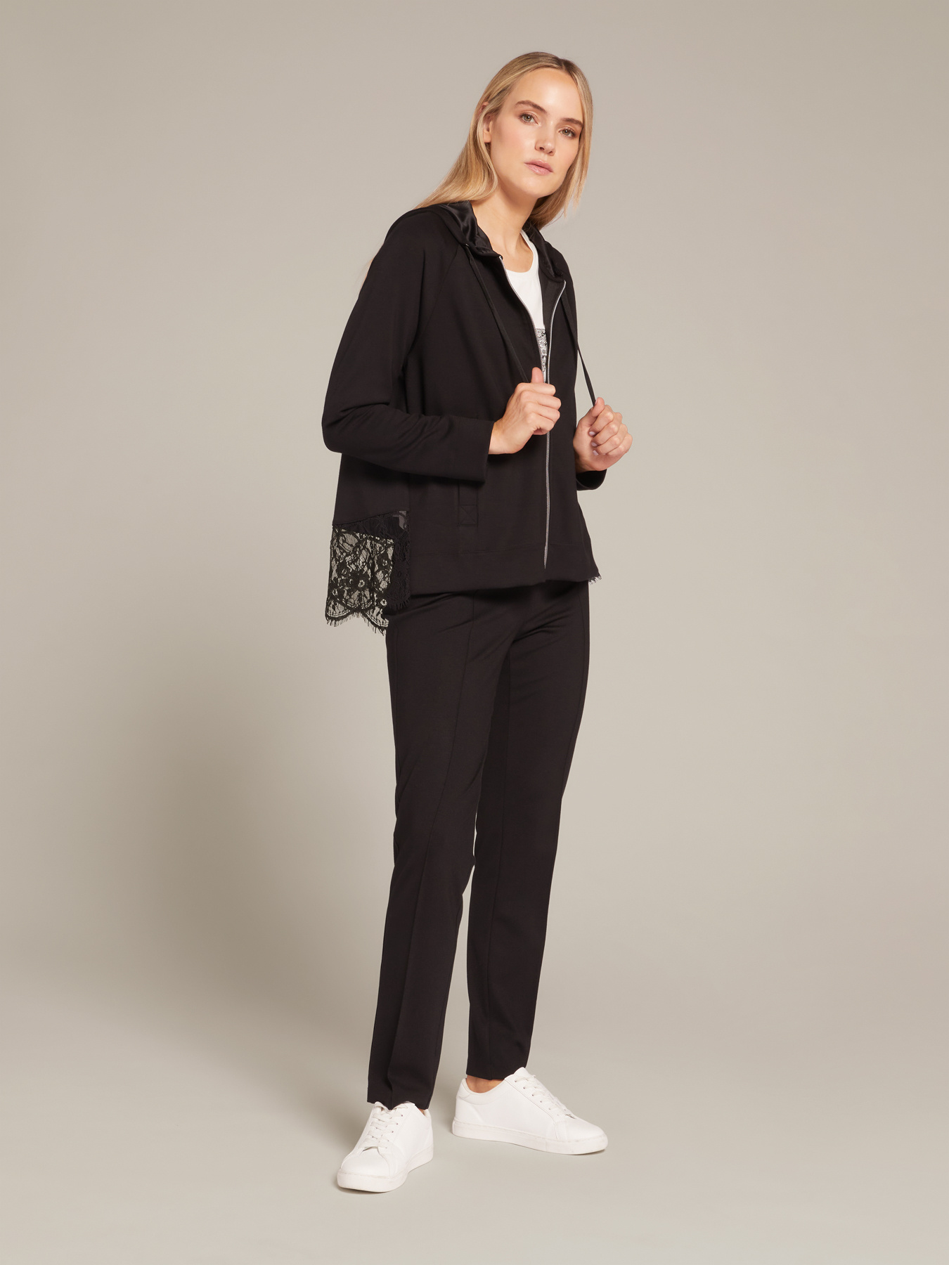 Felpa con cappuccio e pizzo image number 0