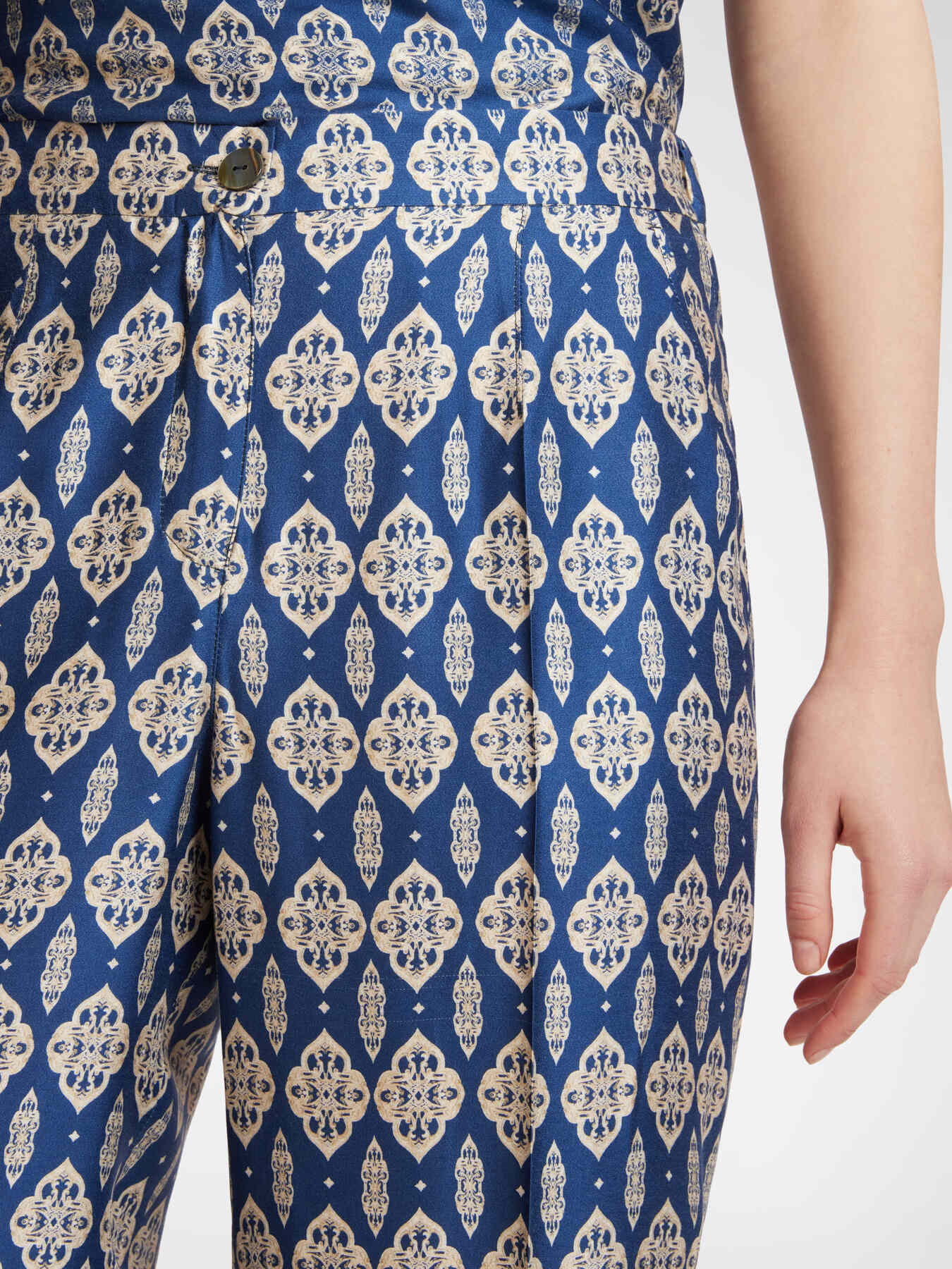 Ethnic print cropped trousers image number 3