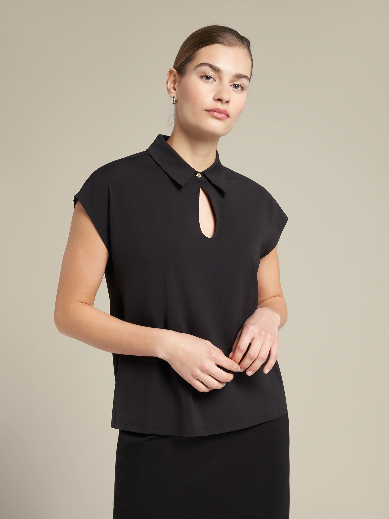 T-shirt avec ouverture sur le devant image number 0