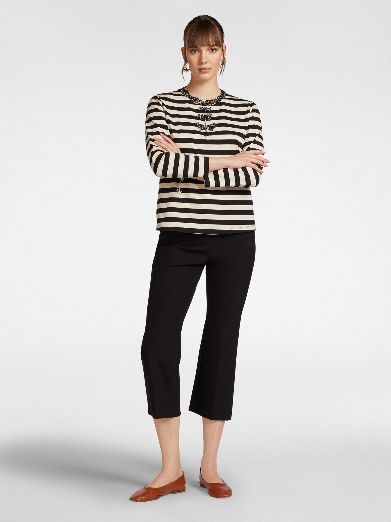 T-shirt ray&eacute; avec broderie de libellules image number 2