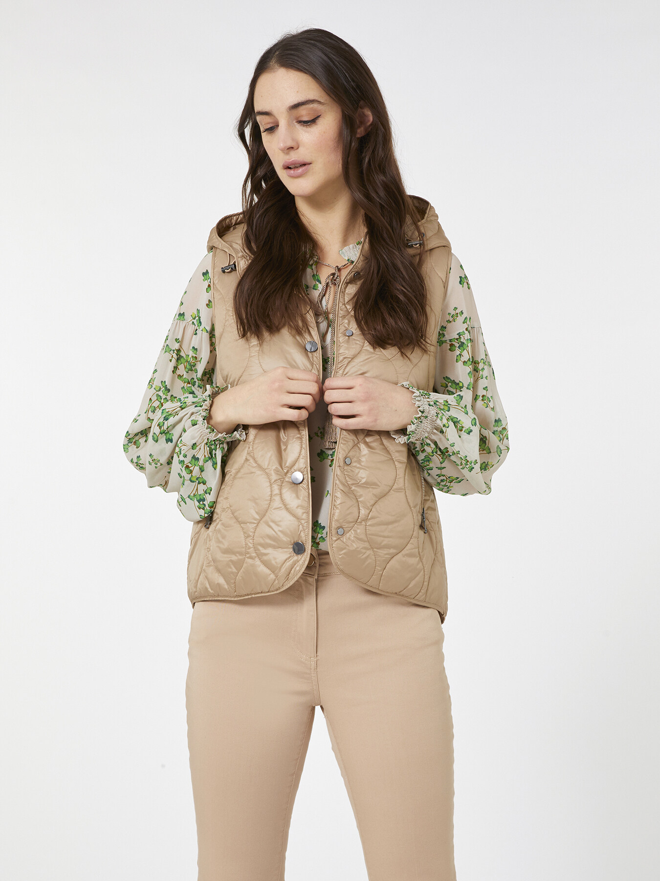 Colete acolchoado com capuz image number 2