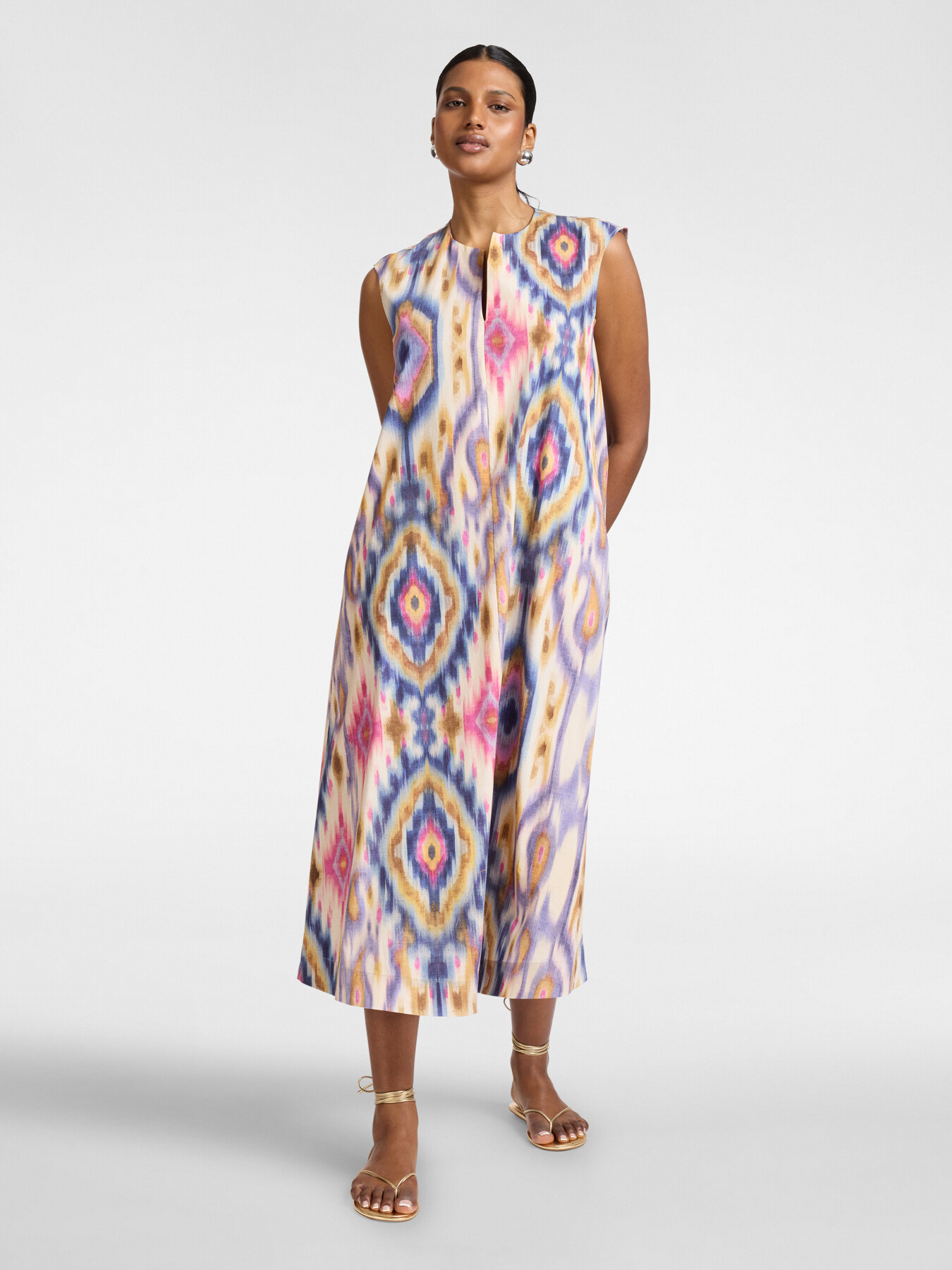 Long dress in printed poplin image number 2
