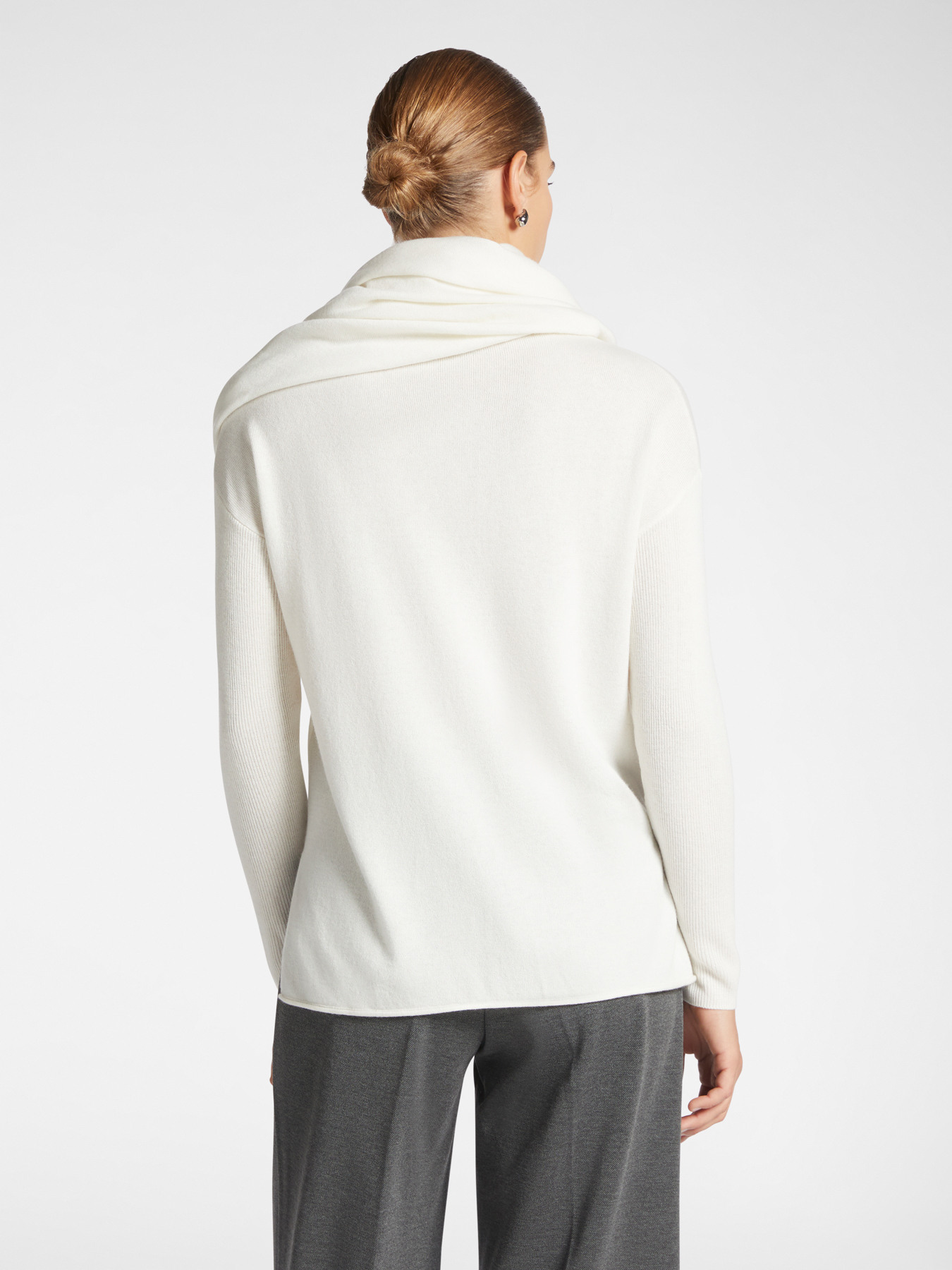 Jersey con cuello desmontable image number 1