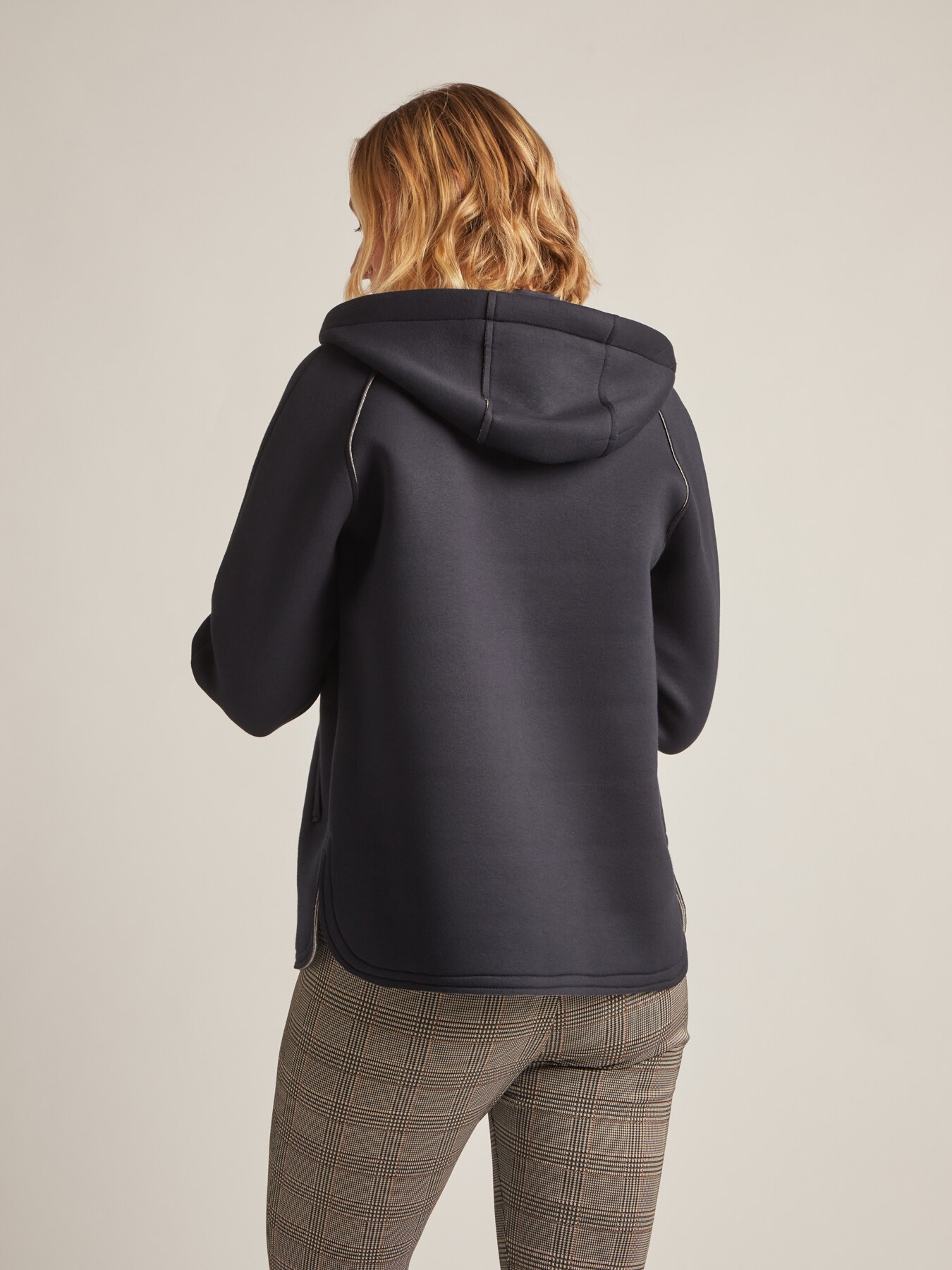 Sweat-shirt en n&eacute;opr&egrave;ne avec fermeture &eacute;clair image number 1