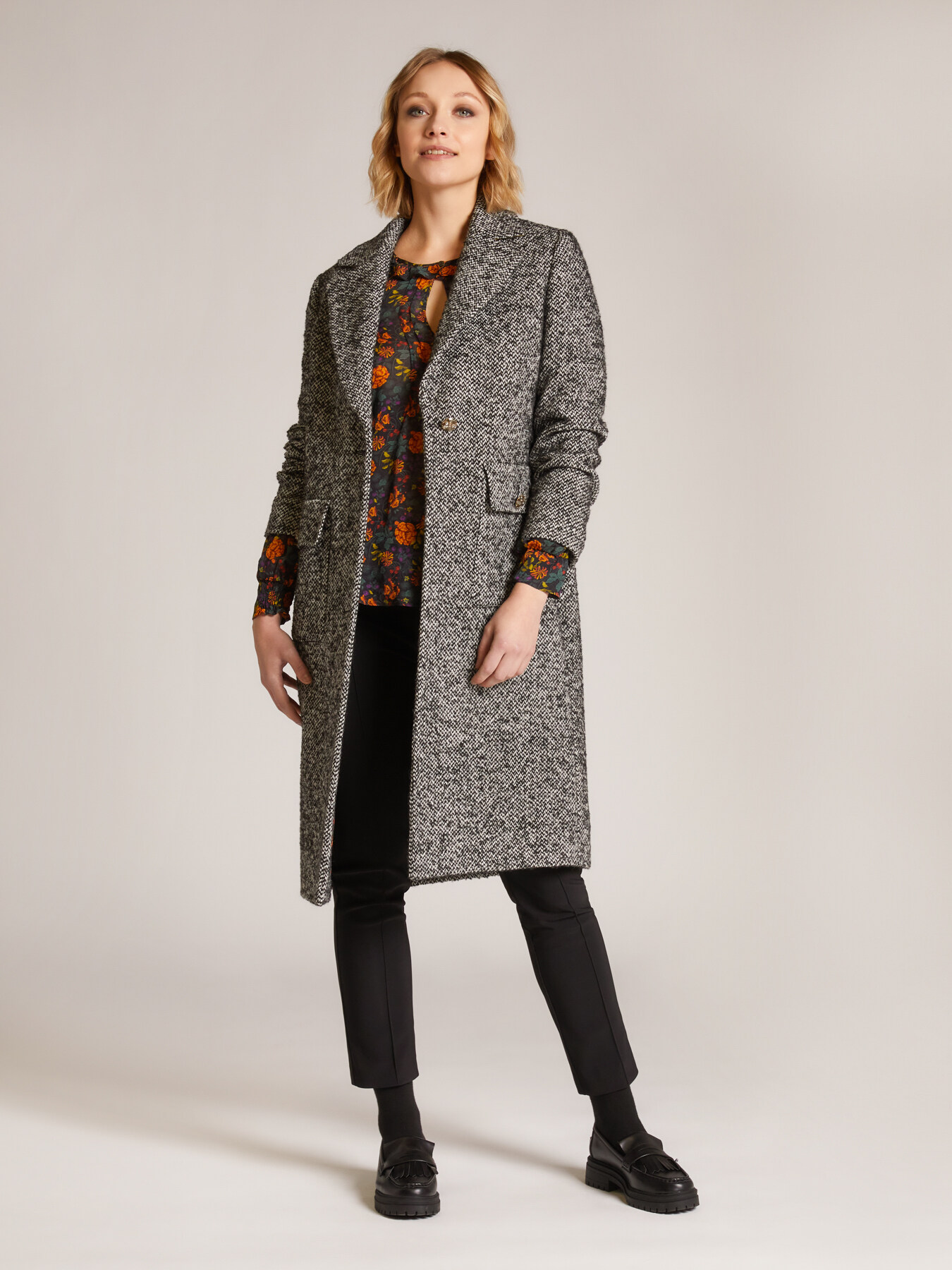 Tweed coat with pockets image number 0