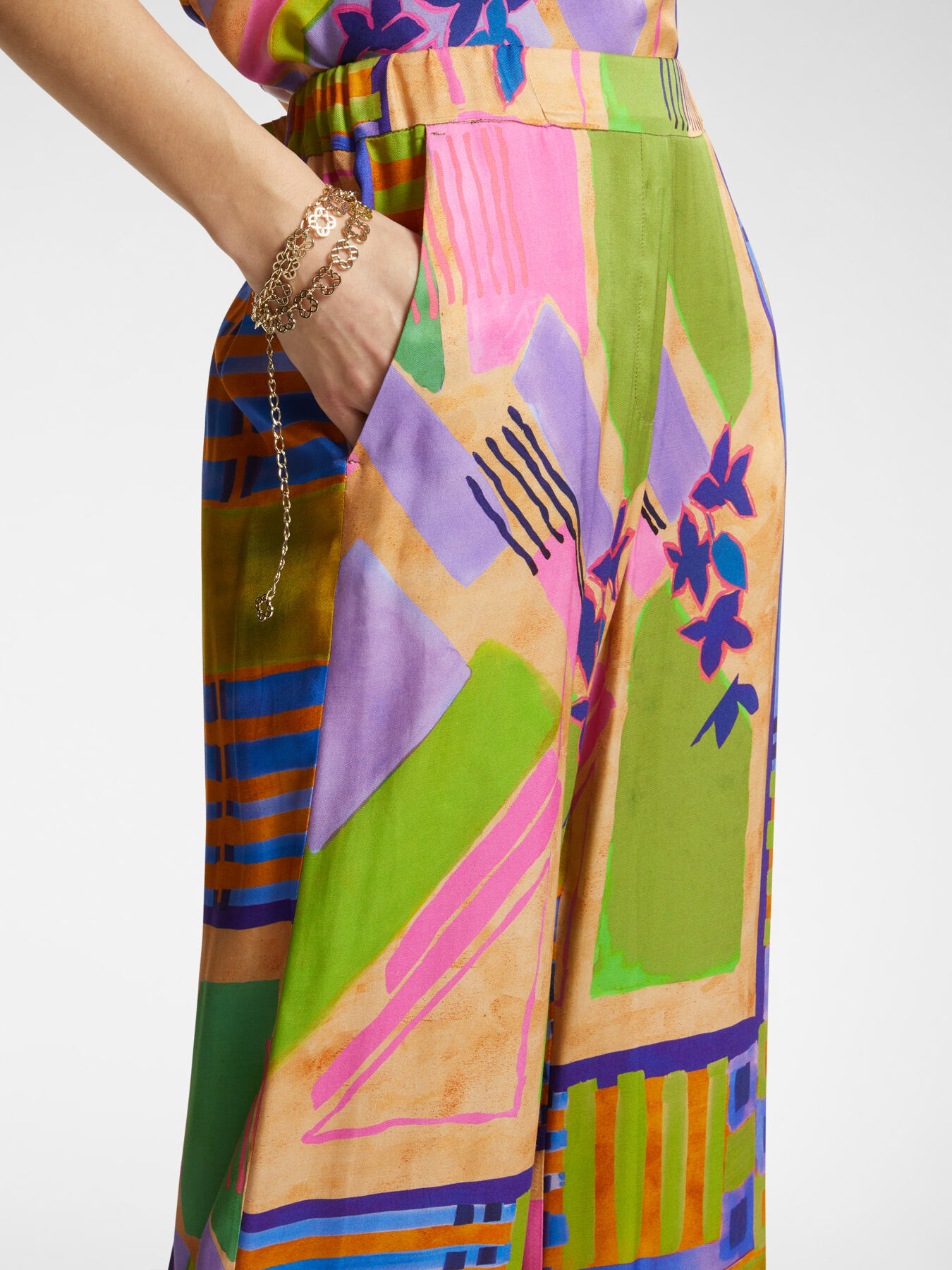 Straight printed trousers image number 3