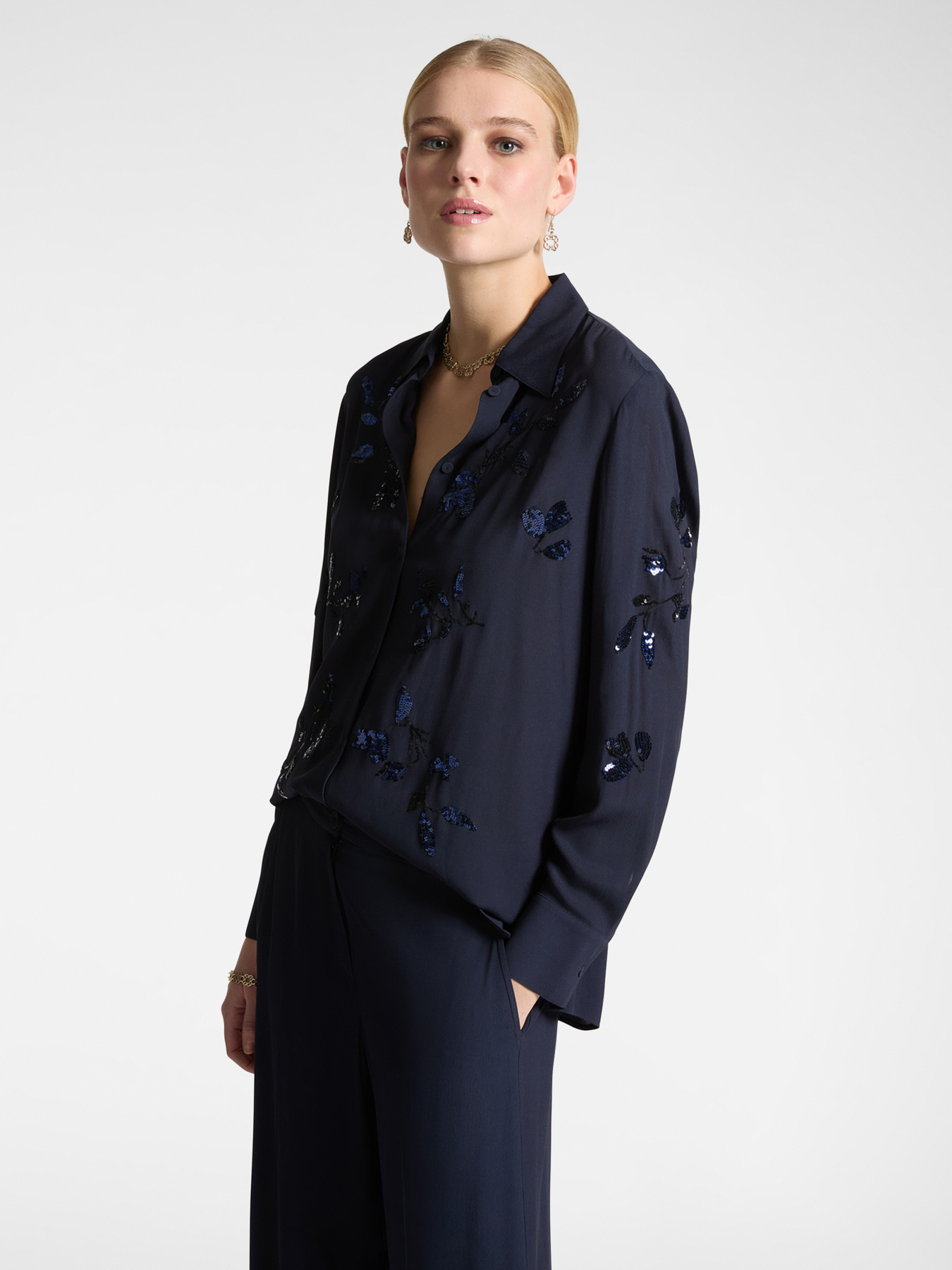 Chemise &eacute;l&eacute;gante brod&eacute;e image number 0