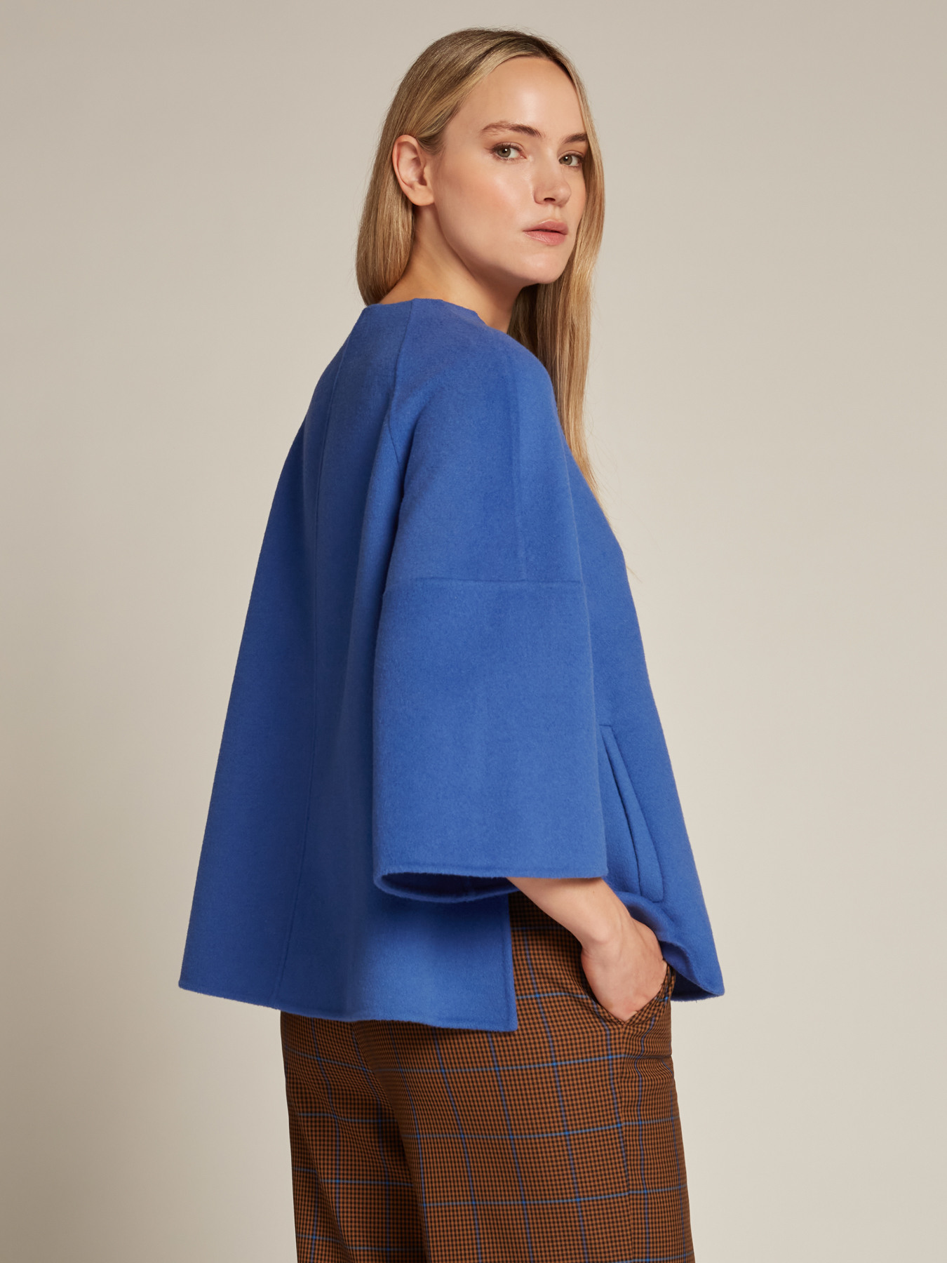 Hand-finished double fabric cape image number 1