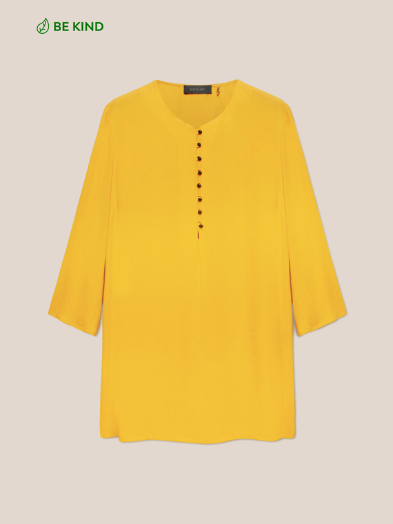Long blouse with small buttons
