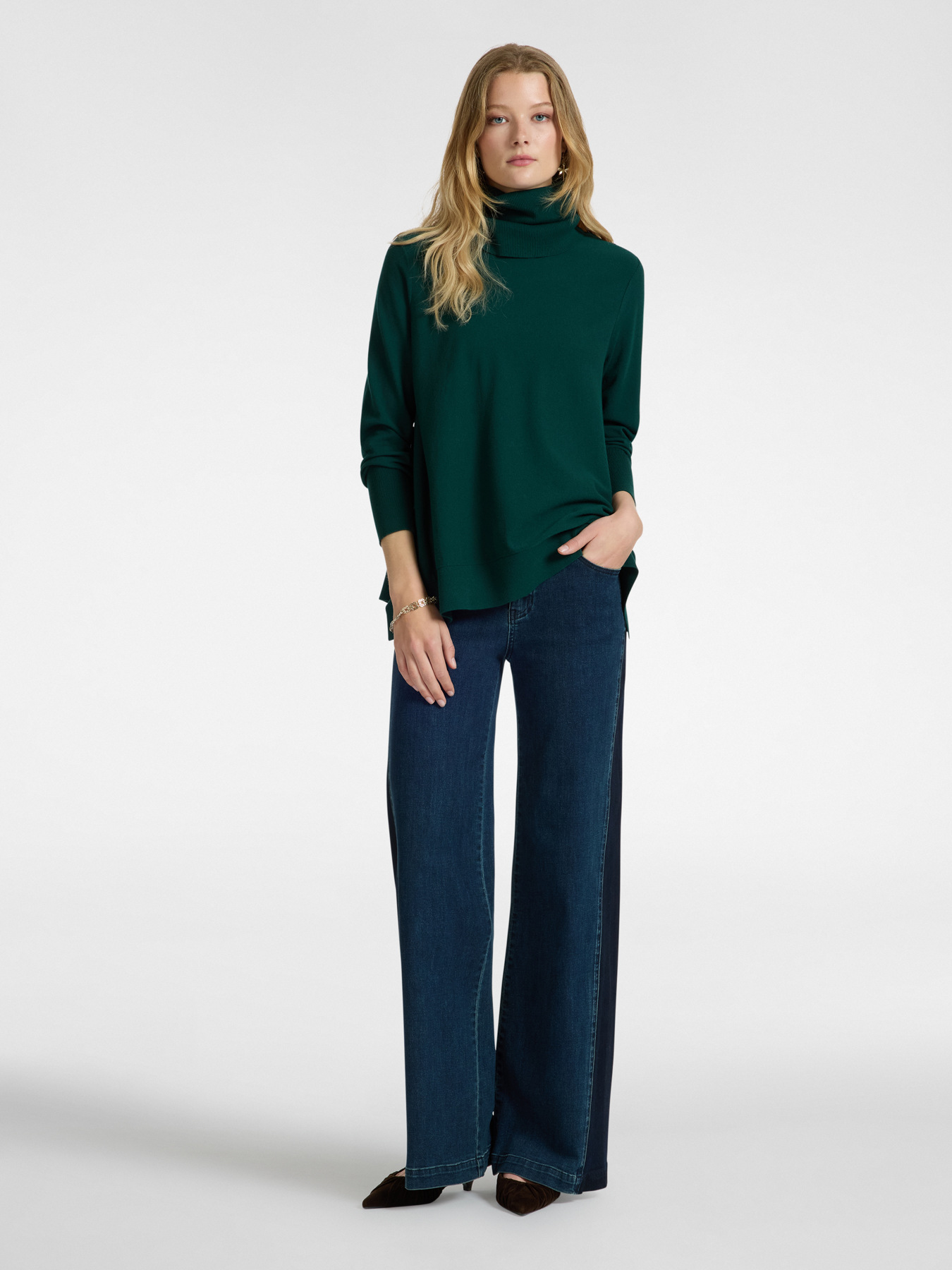 Loose-fitting sweater with detachable collar image number 2