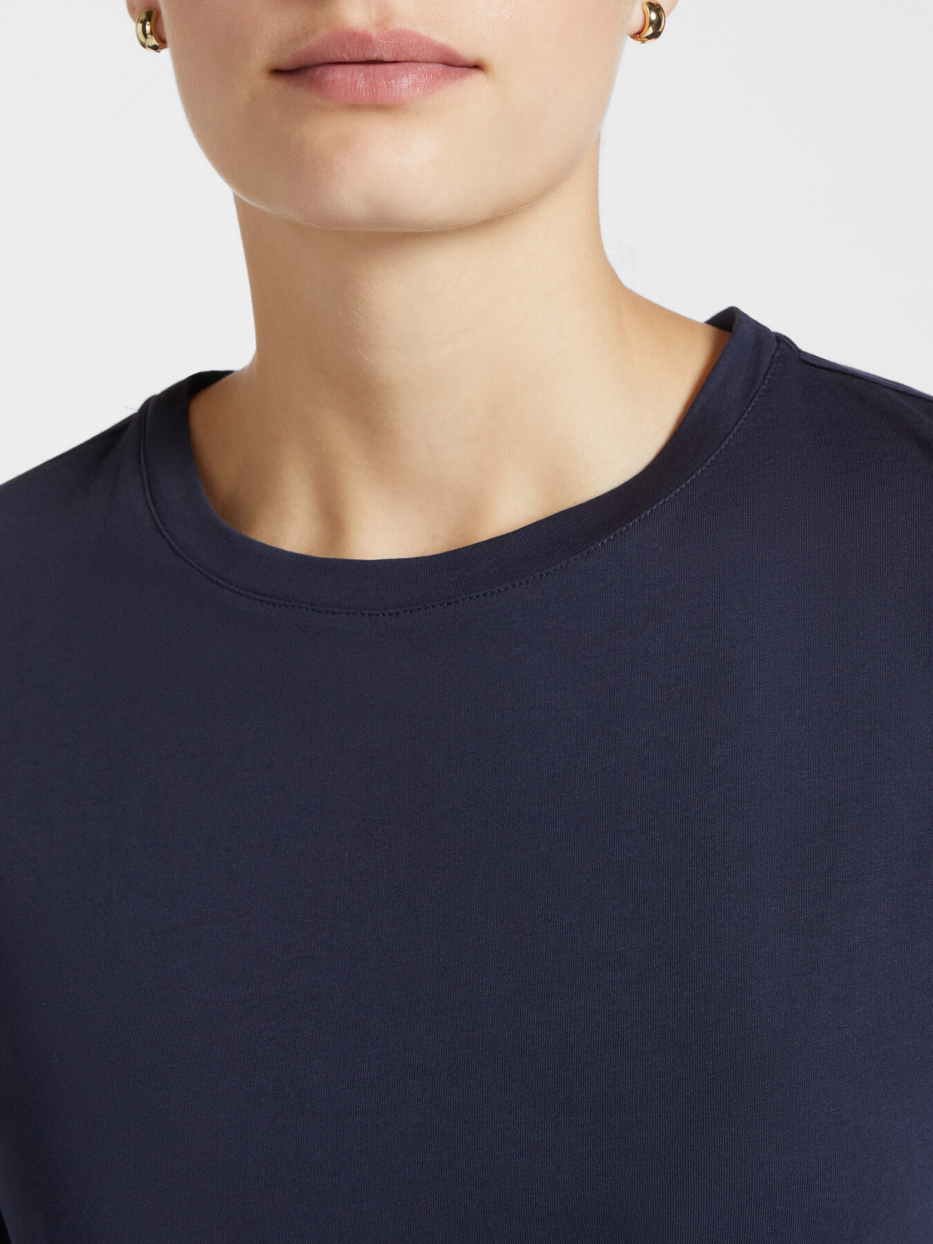 T-shirt com colarinho bordado image number 4