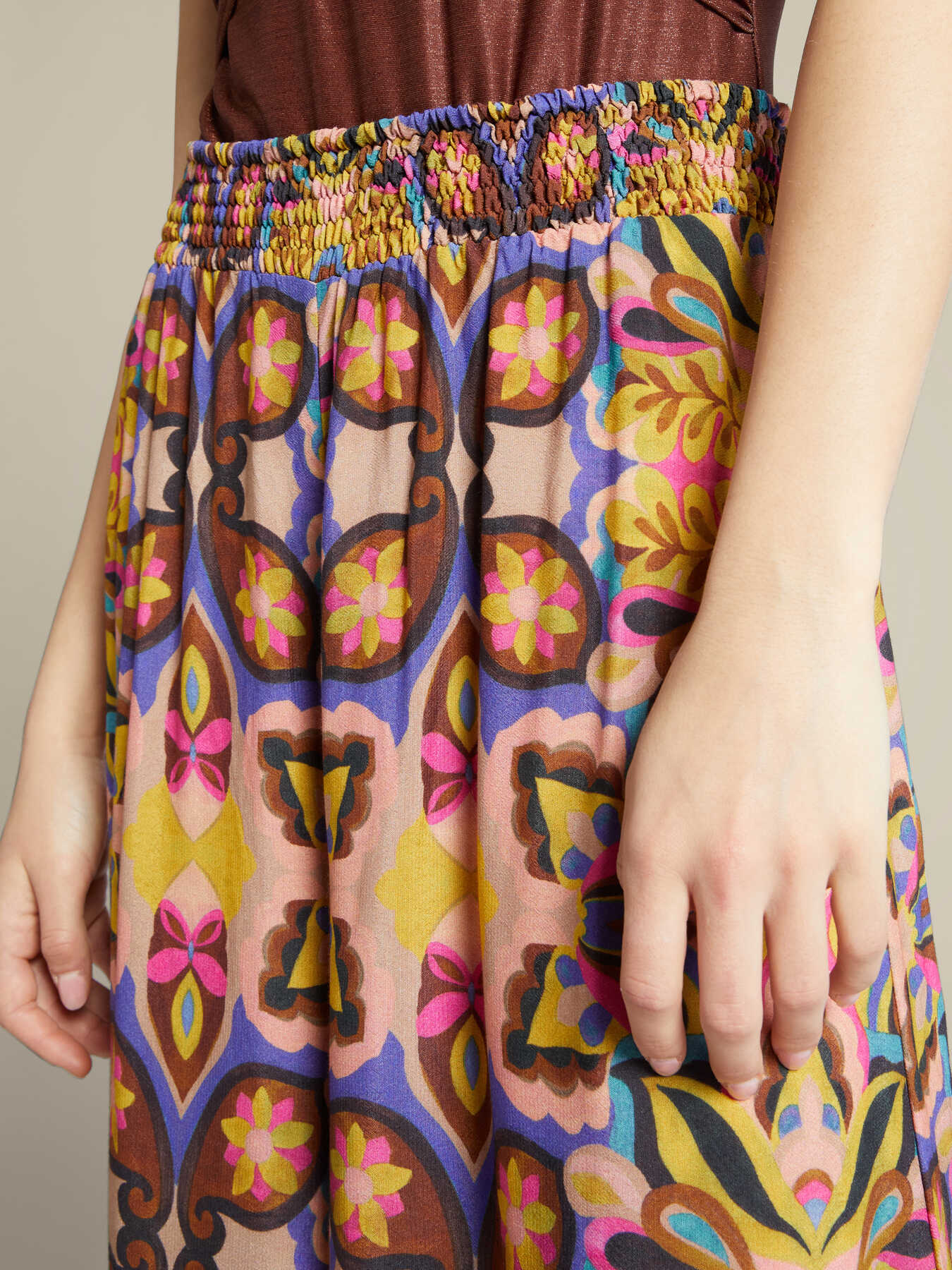 Pantalon cache-maillot large imprim&eacute; image number 4