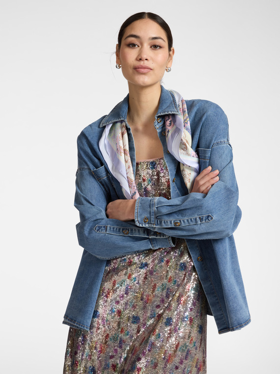 Gewaschenes Denim-Hemd mit Halstuch