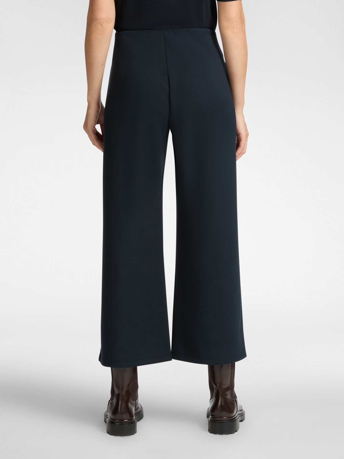 Pantalon court l&eacute;ger en n&eacute;opr&egrave;ne image number 1