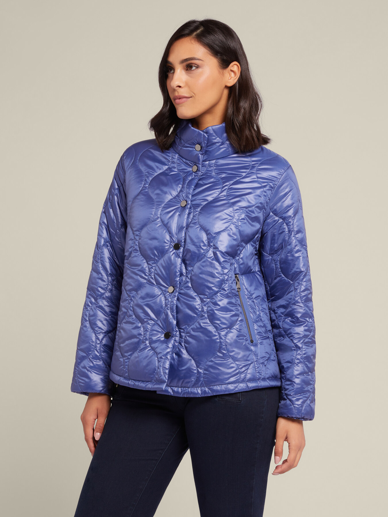 Casaco de penas curto com bot&otilde;es image number 2