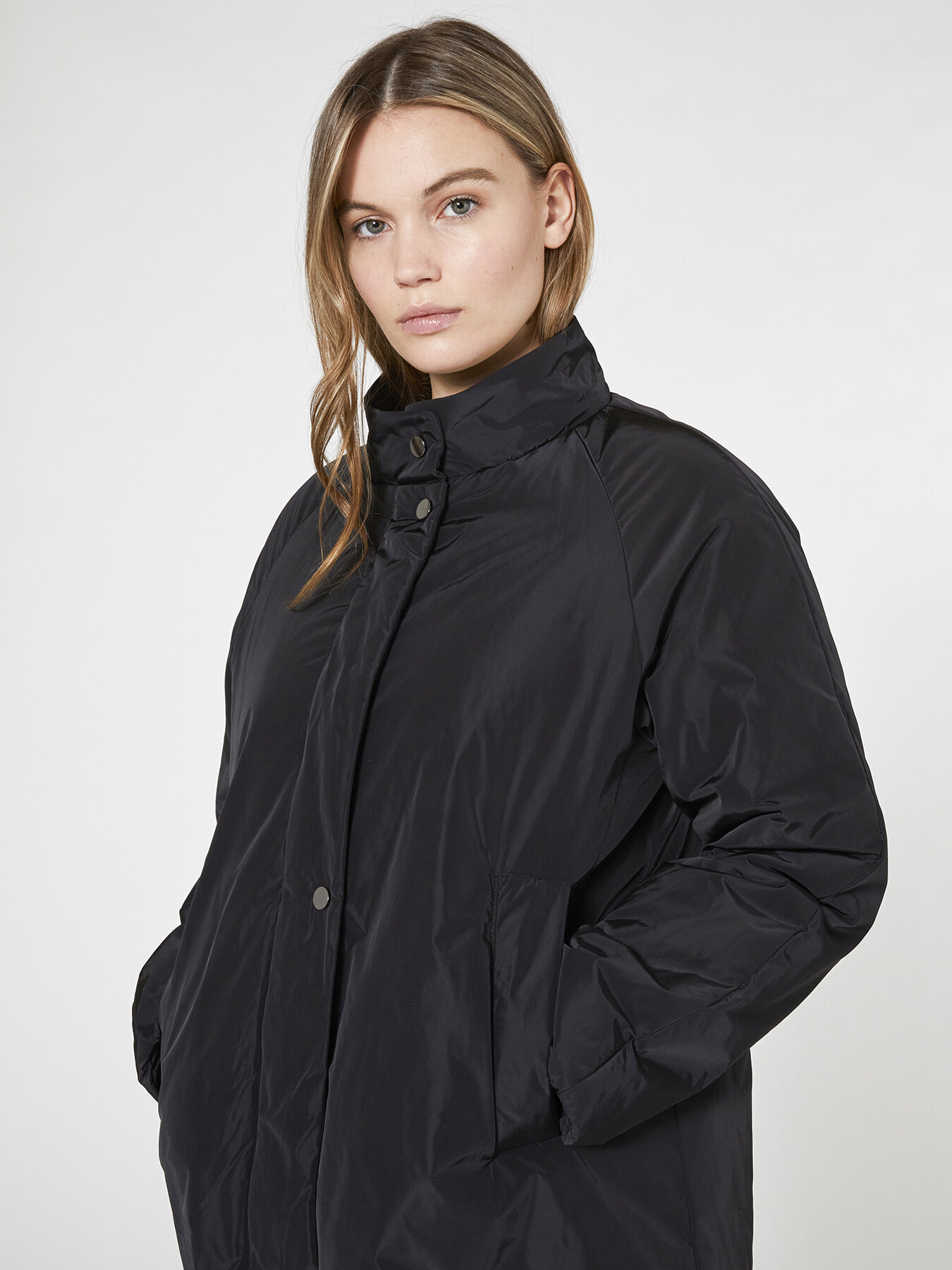 Veste en nylon &agrave; capuche image number 4