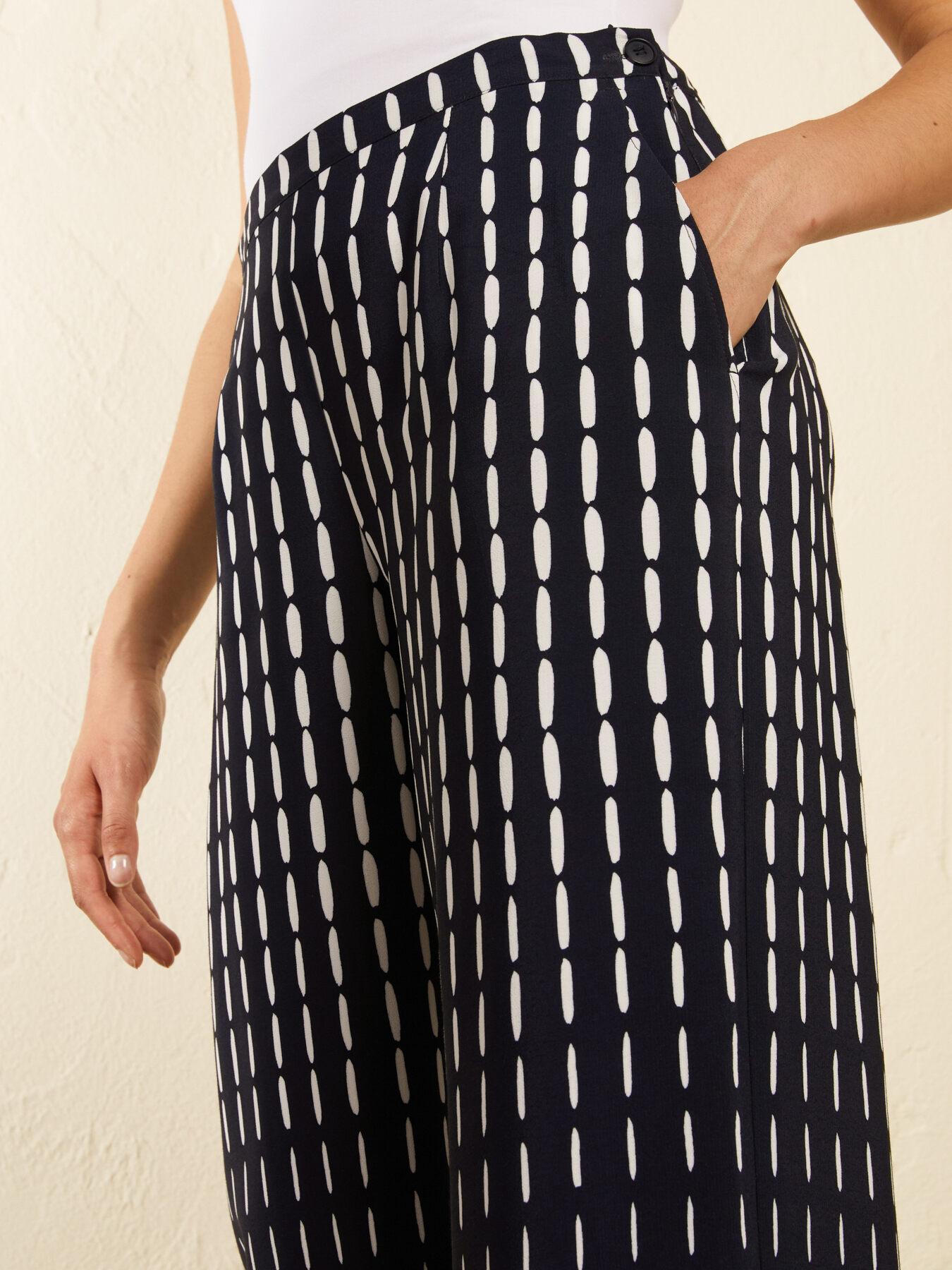 Printed cropped trousers image number 2