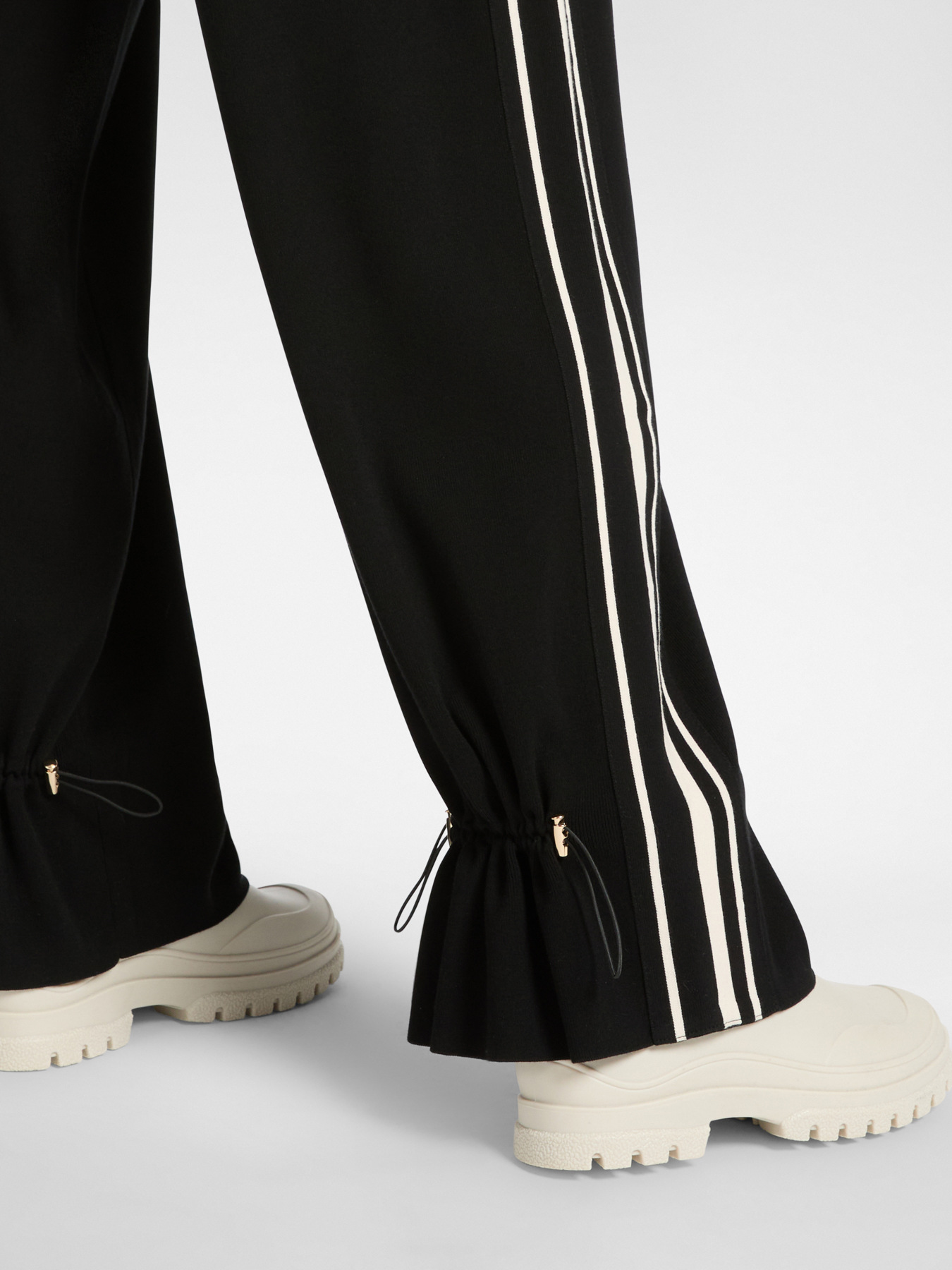 Cal&ccedil;as de malha de perna larga image number 3