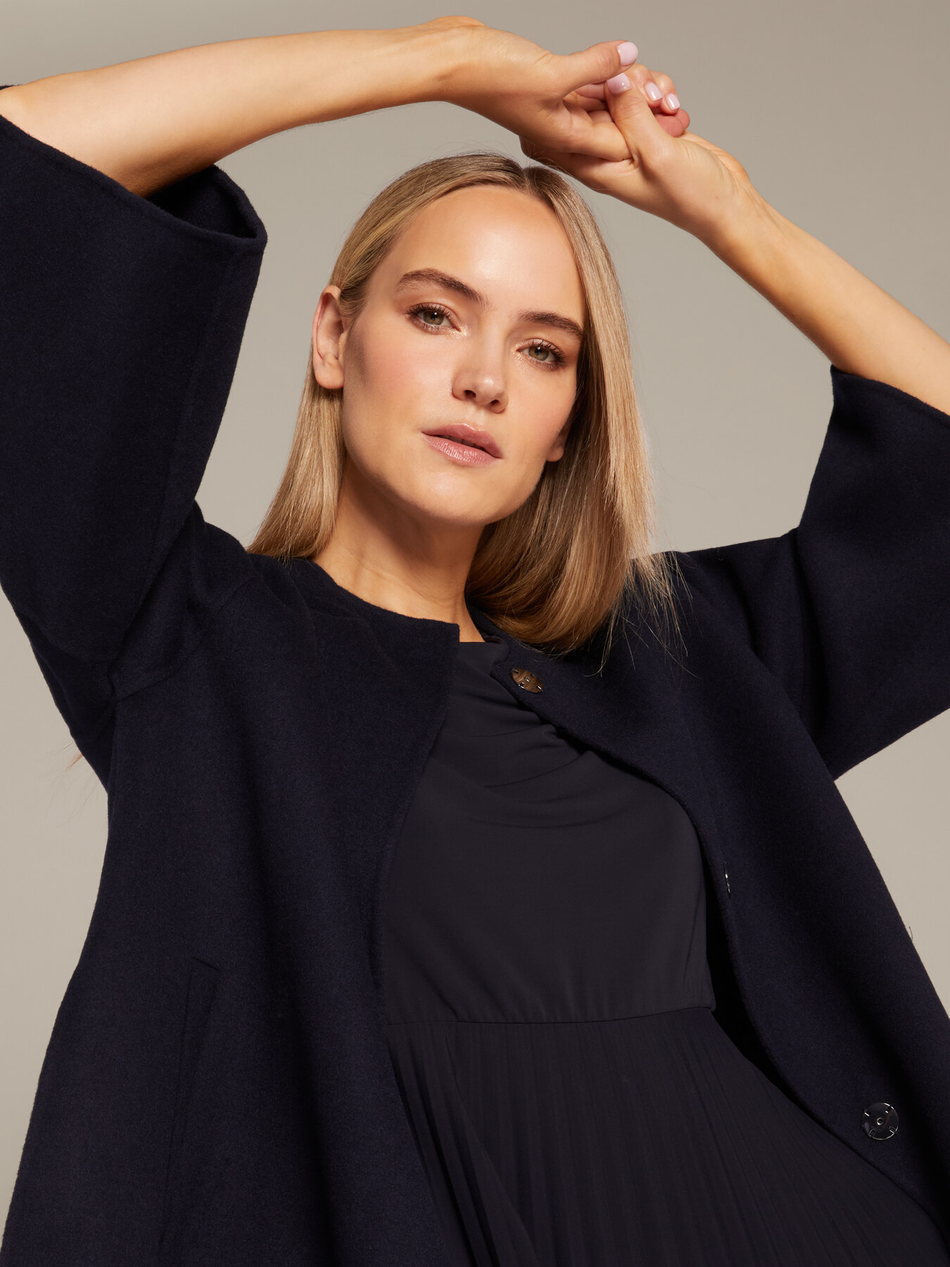 Capa em double com acabamento manual image number 3