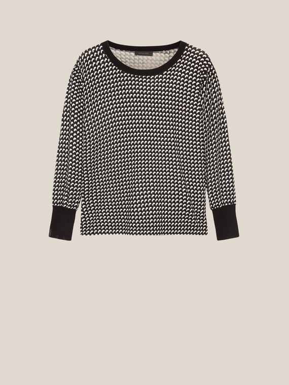 Sweater with geometric print