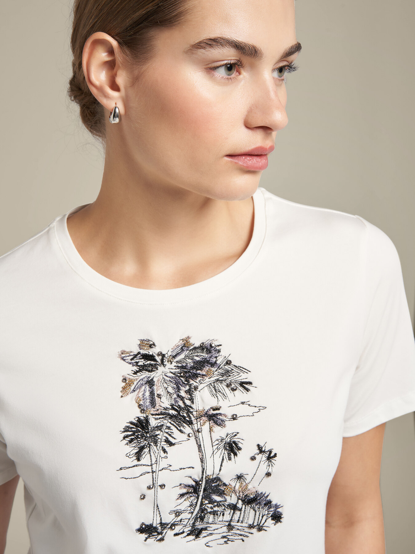 Besticktes T-Shirt image number 2